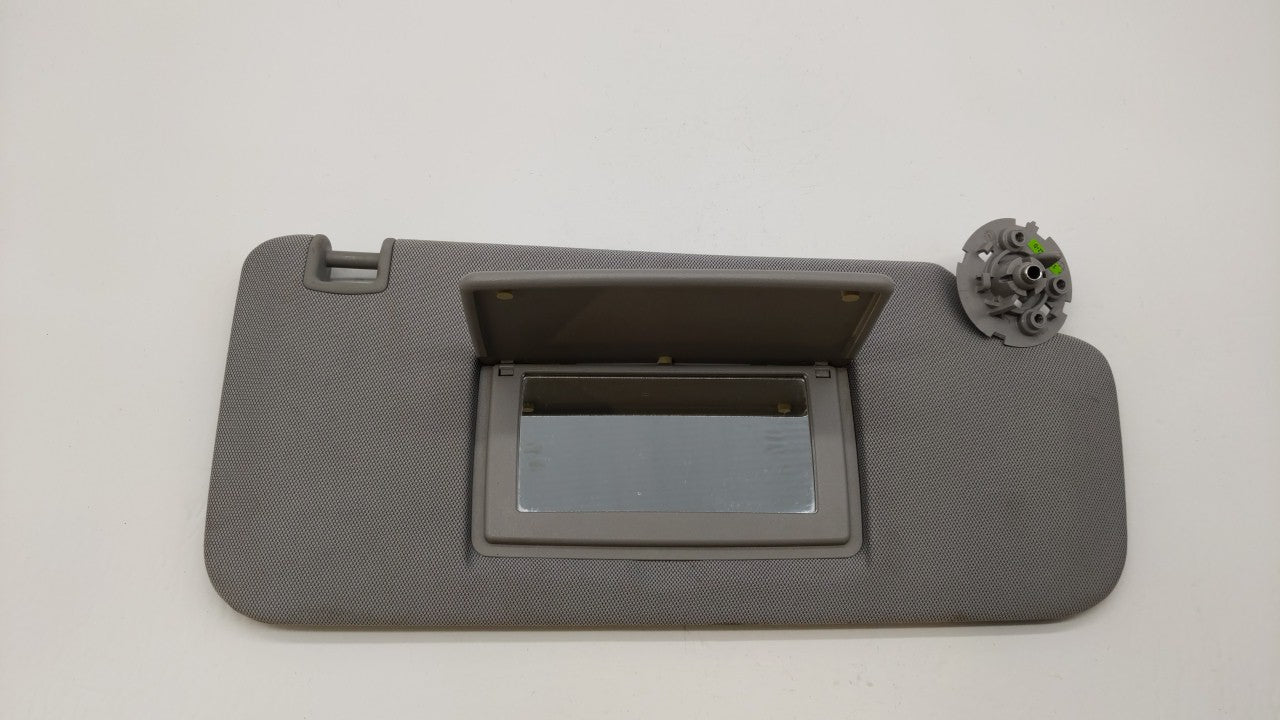 2017-2018 Chevrolet Trax Sun Visor Shade Replacement Passenger Right Mirror Fits Fits 2017 2018 OEM Used Auto Parts - Oemuse