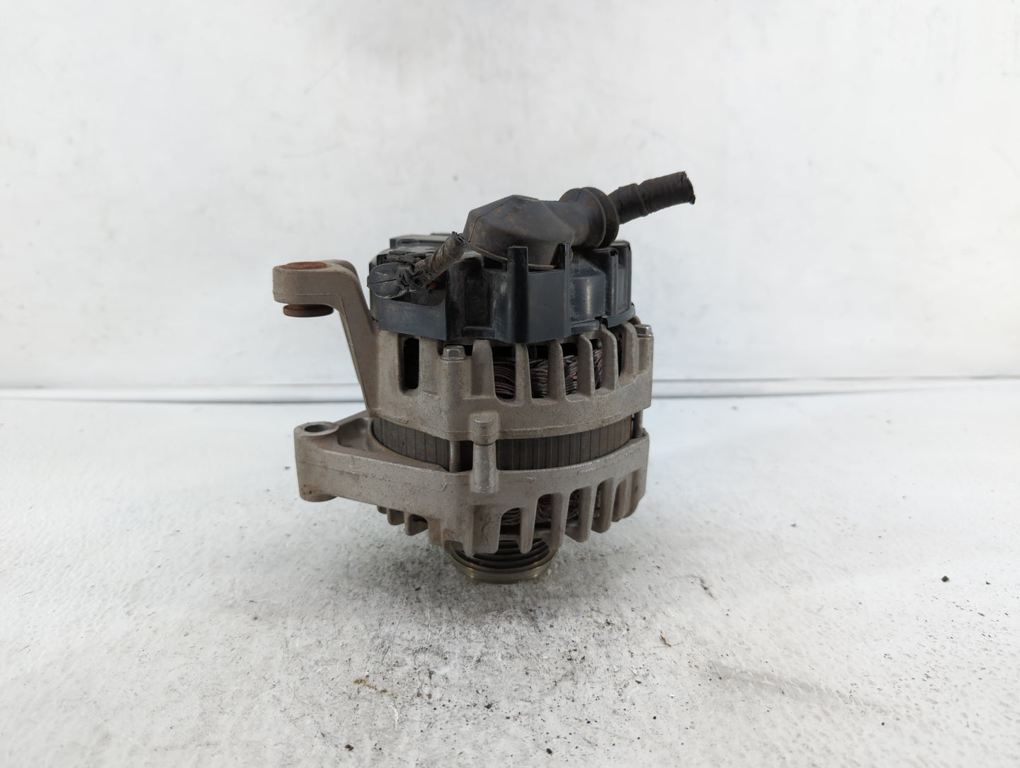 2013-2018 Chevrolet Trax Alternator Replacement Generator Charging Assembly Engine OEM P/N:13577154 13597226 Fits OEM Used A