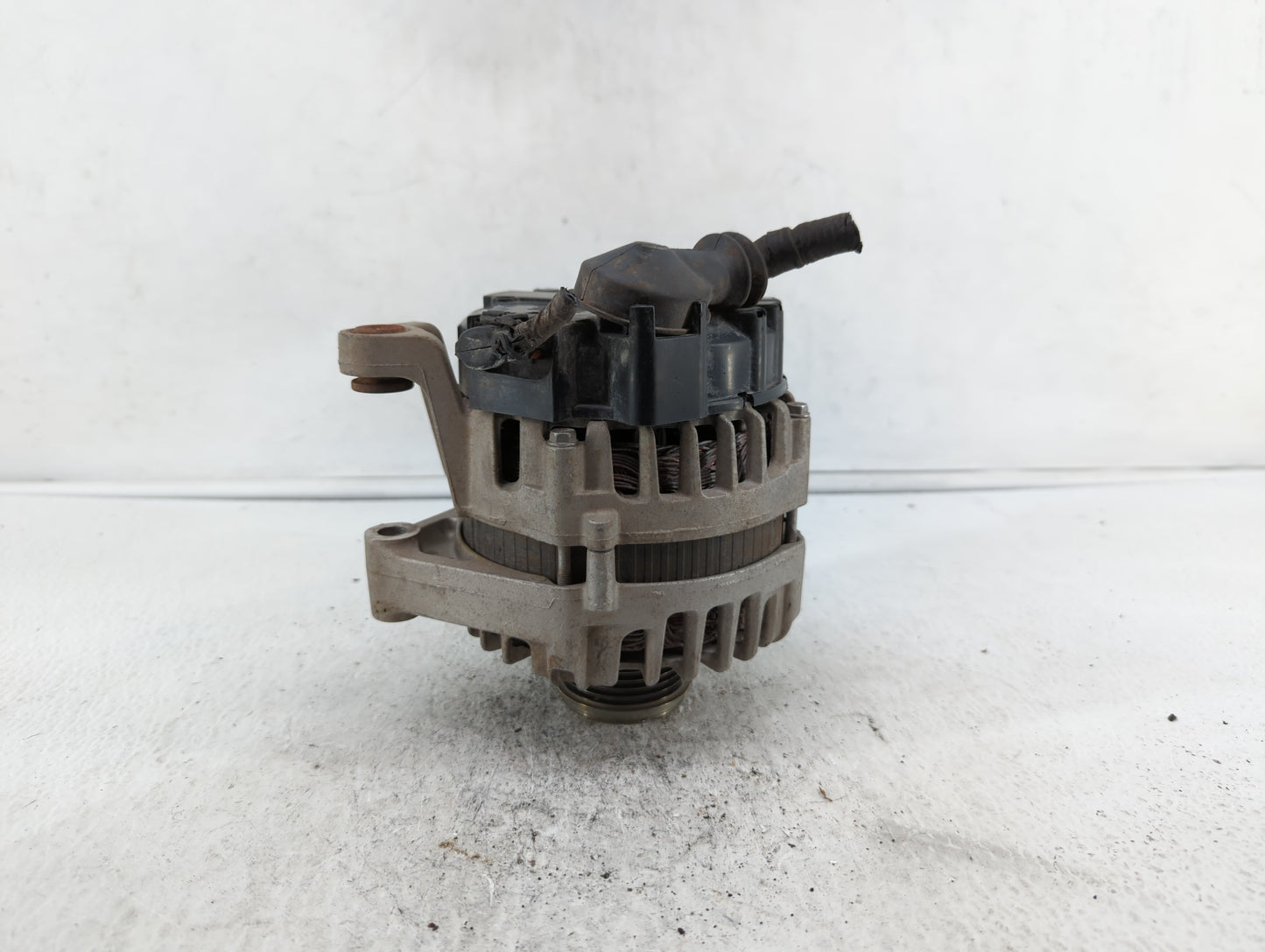 2013-2018 Chevrolet Trax Alternator Replacement Generator Charging Assembly Engine OEM P/N:13577154 13597226 Fits OEM Used A