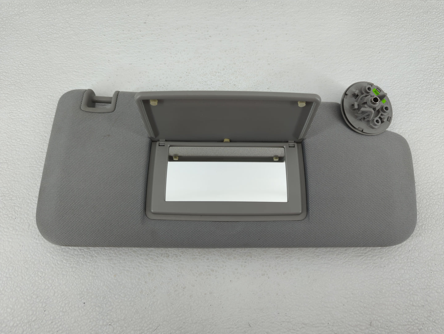 2017-2021 Chevrolet Trax Sun Visor Shade Replacement Passenger Right Mirror Fits Fits 2017 2018 2019 2020 2021 OEM Used Auto