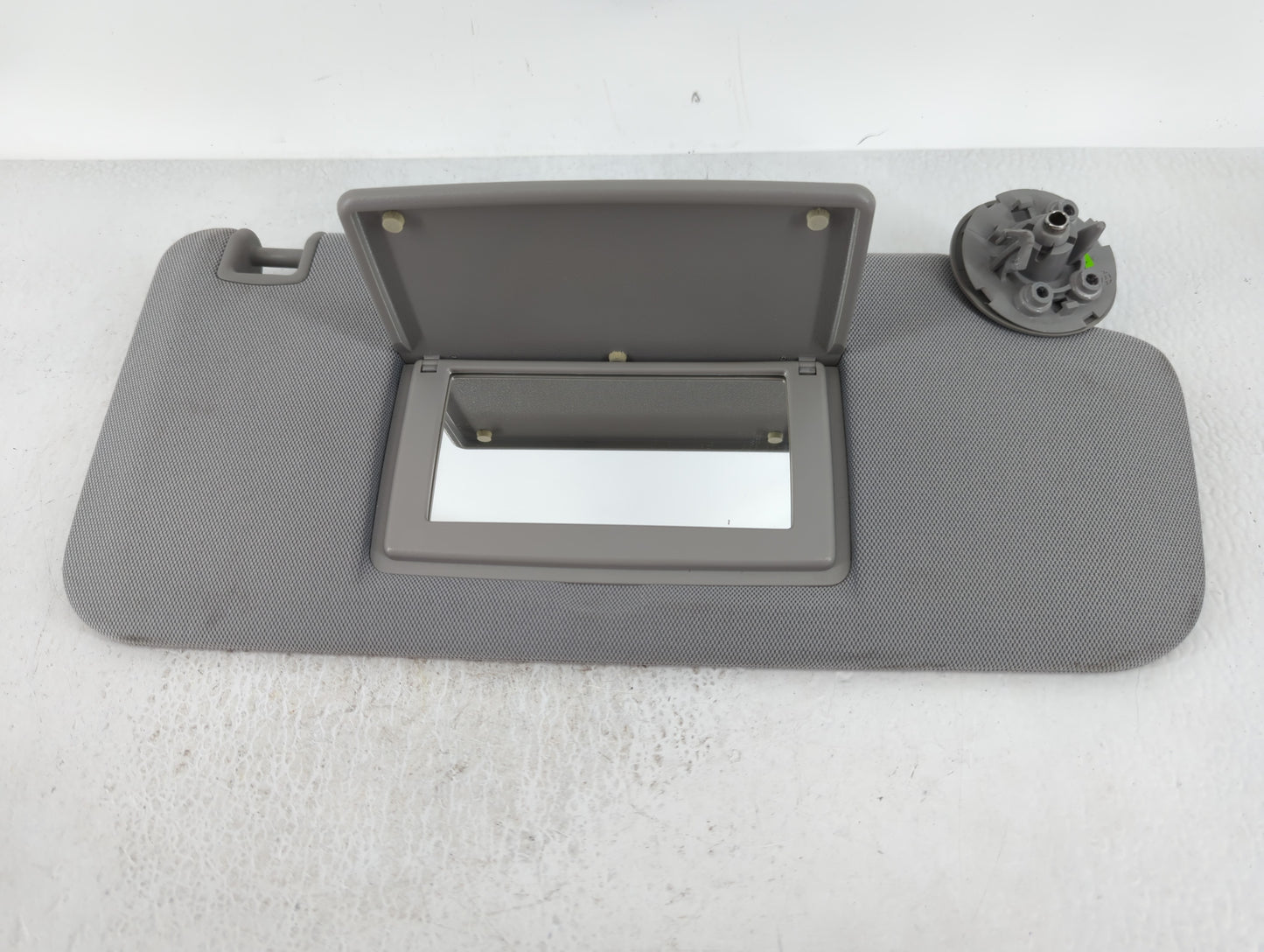 2017-2021 Chevrolet Trax Sun Visor Shade Replacement Passenger Right Mirror Fits Fits 2017 2018 2019 2020 2021 OEM Used Auto