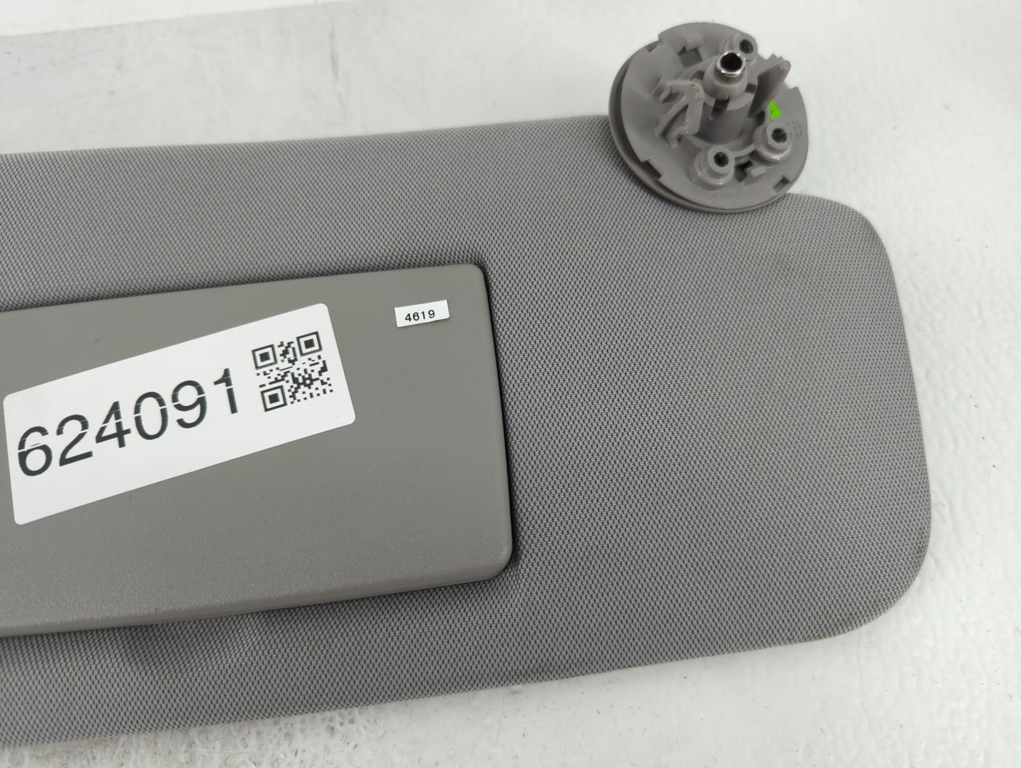 2017-2021 Chevrolet Trax Sun Visor Shade Replacement Passenger Right Mirror Fits Fits 2017 2018 2019 2020 2021 OEM Used Auto