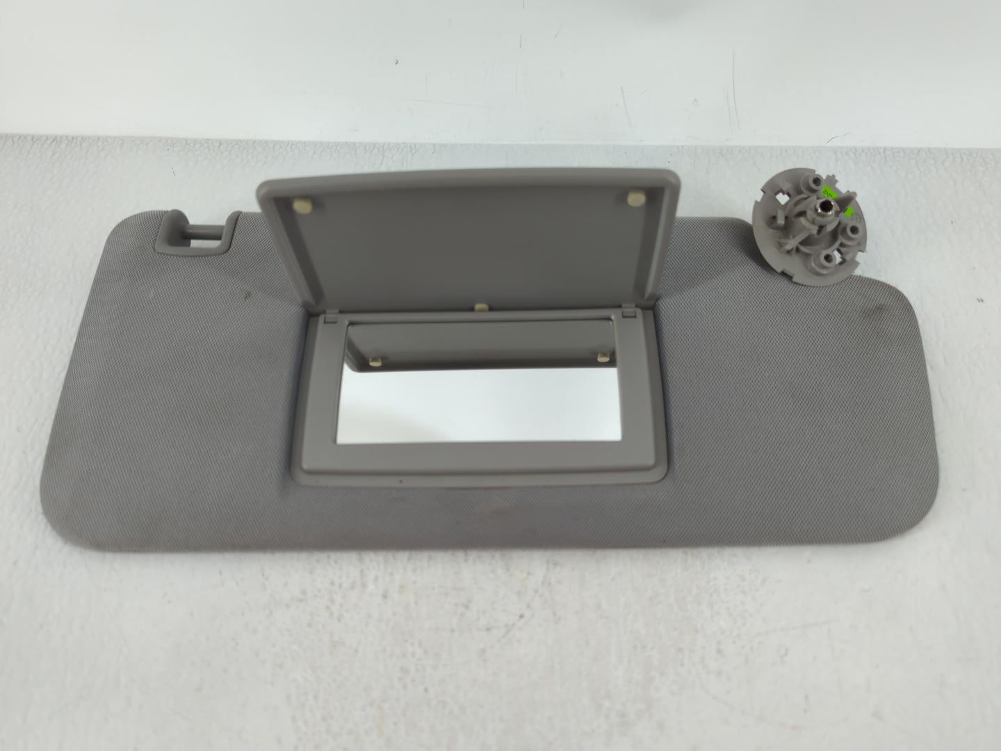 2017-2021 Chevrolet Trax Sun Visor Shade Replacement Passenger Right Mirror Fits Fits 2017 2018 2019 2020 2021 OEM Used Auto