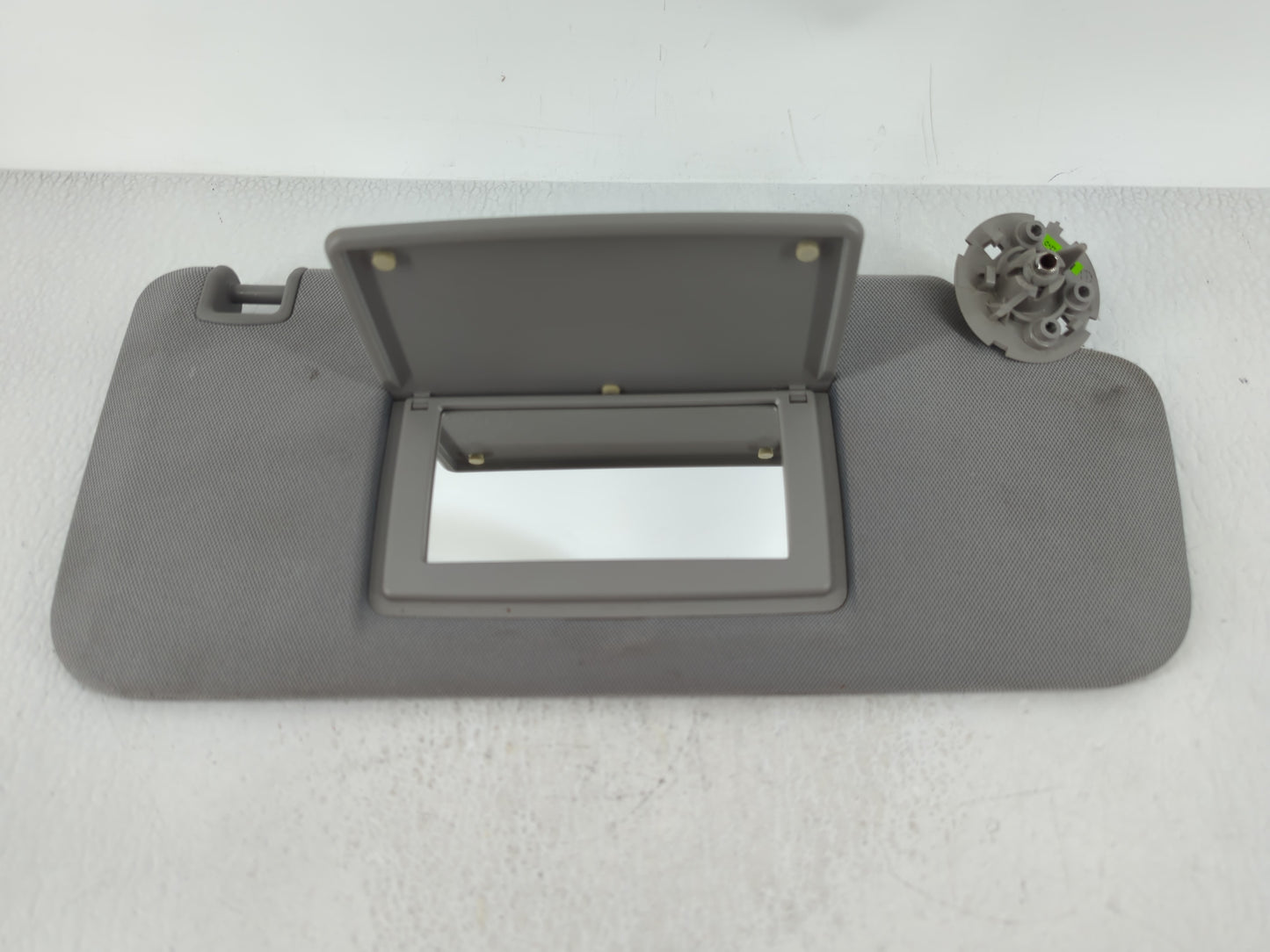 2017-2021 Chevrolet Trax Sun Visor Shade Replacement Passenger Right Mirror Fits Fits 2017 2018 2019 2020 2021 OEM Used Auto