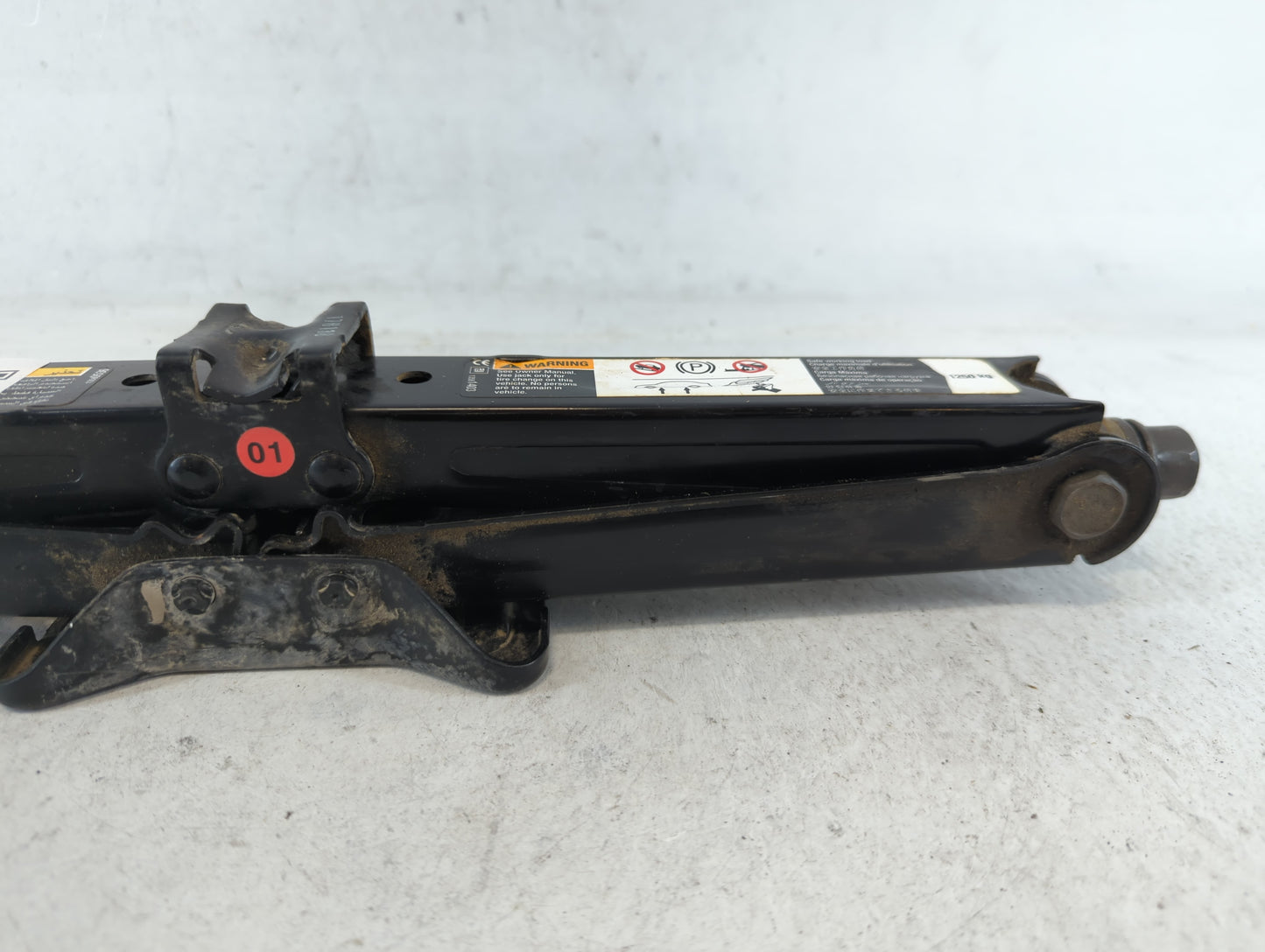 2017 Chevrolet Trax Spare Scissor Car Jack - Oemusedautoparts1.com