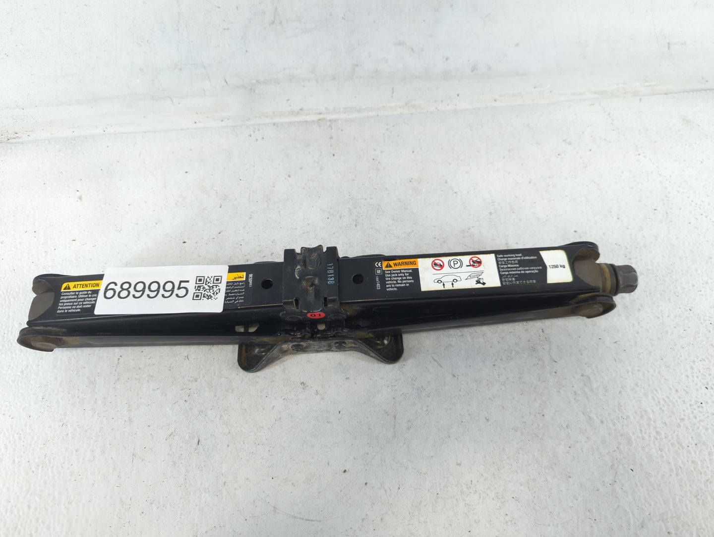 2017 Chevrolet Trax Spare Scissor Car Jack - Oemusedautoparts1.com