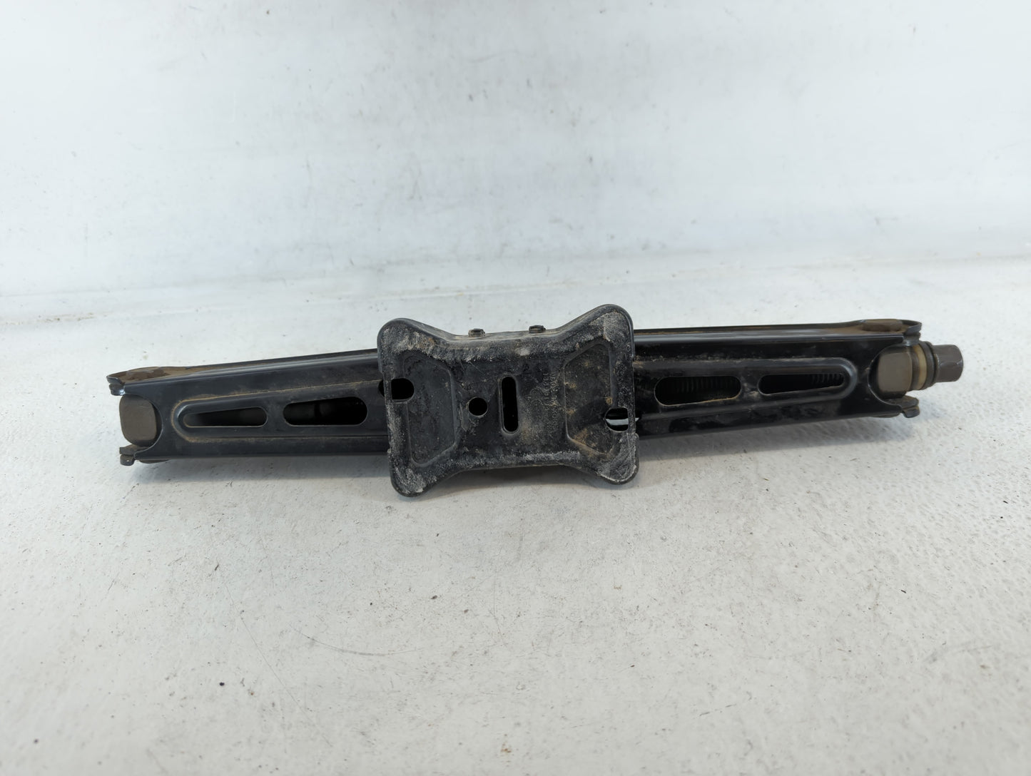 2017 Chevrolet Trax Spare Scissor Car Jack - Oemusedautoparts1.com