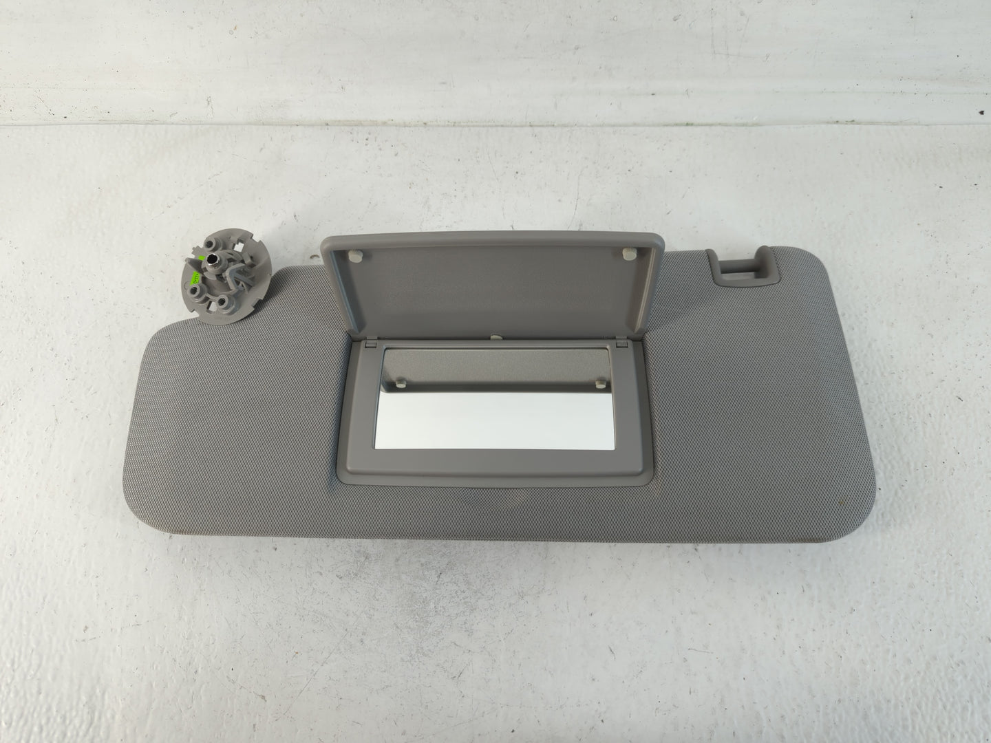 2017-2020 Chevrolet Trax Sun Visor Shade Replacement Passenger Right Mirror Fits Fits 2017 2018 2019 2020 OEM Used Auto Part