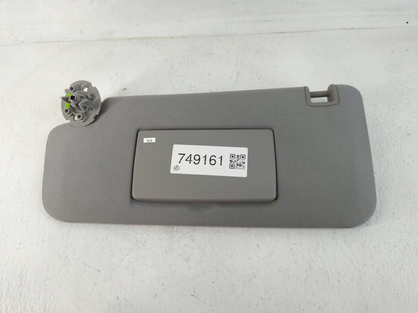 2017-2020 Chevrolet Trax Sun Visor Shade Replacement Passenger Right Mirror Fits Fits 2017 2018 2019 2020 OEM Used Auto Part