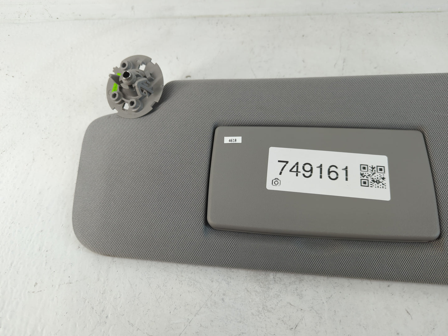 2017-2020 Chevrolet Trax Sun Visor Shade Replacement Passenger Right Mirror Fits Fits 2017 2018 2019 2020 OEM Used Auto Part