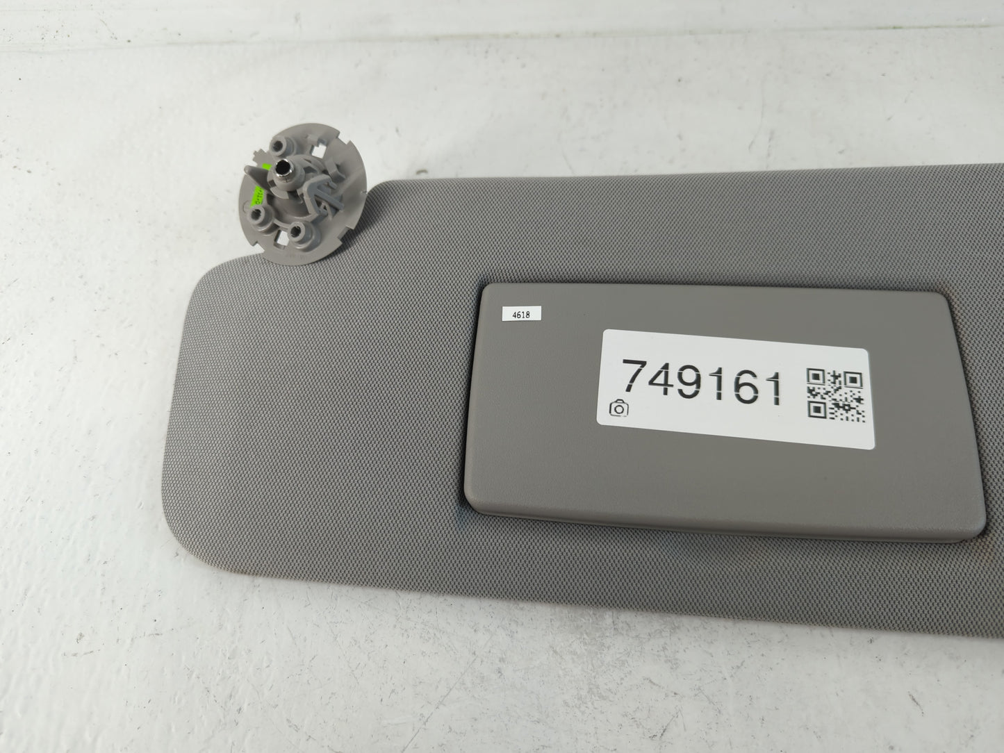 2017-2020 Chevrolet Trax Sun Visor Shade Replacement Passenger Right Mirror Fits Fits 2017 2018 2019 2020 OEM Used Auto Part