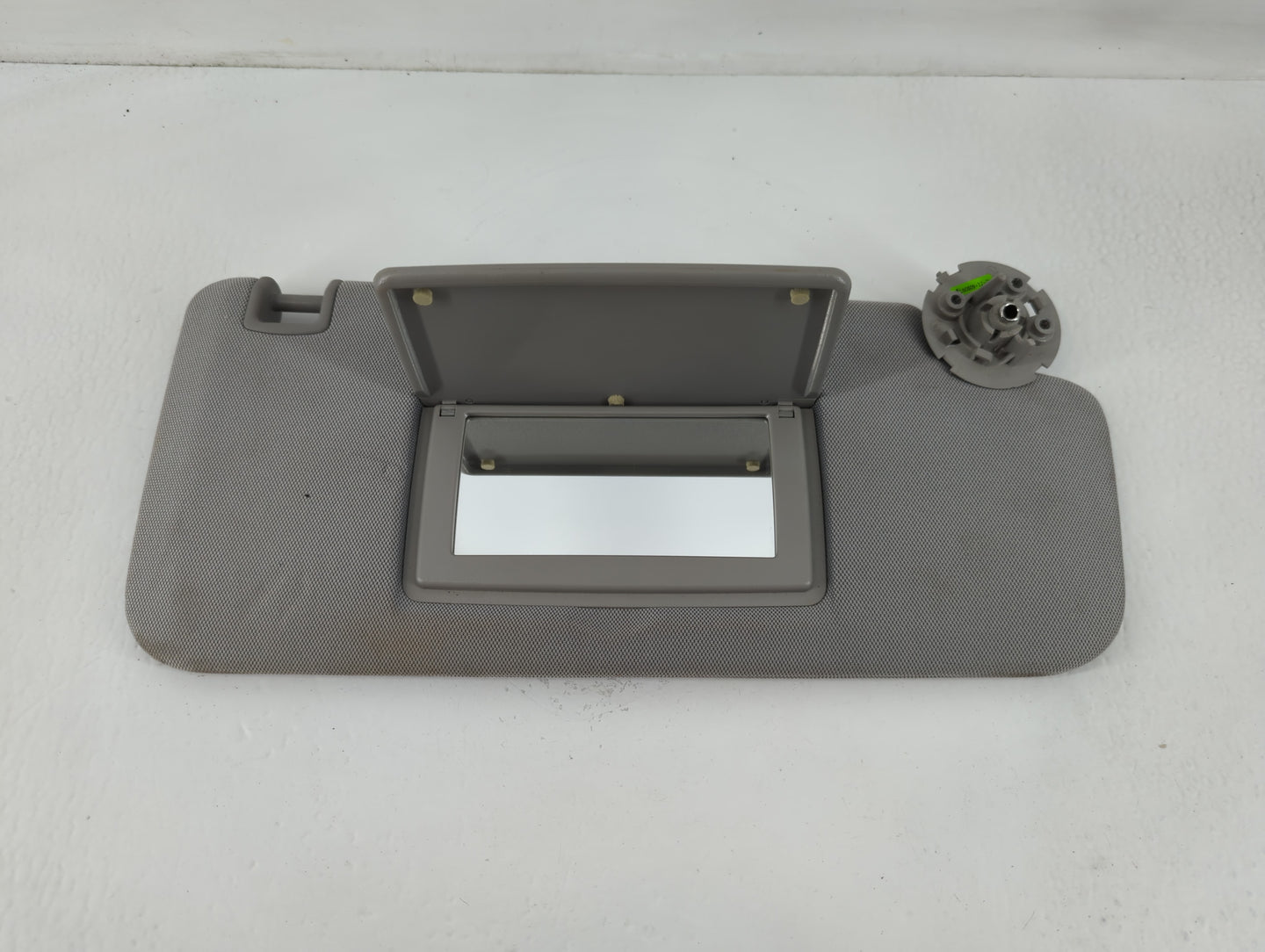 2017-2021 Chevrolet Trax Sun Visor Shade Replacement Passenger Right Mirror Fits Fits 2017 2018 2019 2020 2021 OEM Used Auto