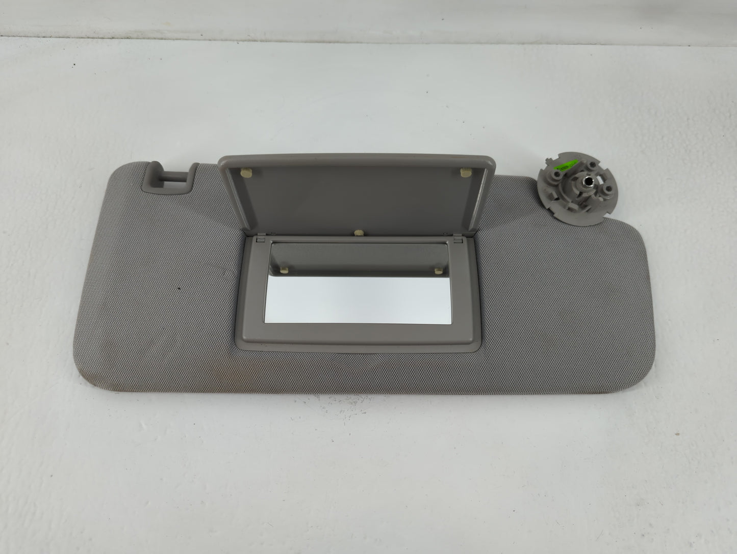 2017-2021 Chevrolet Trax Sun Visor Shade Replacement Passenger Right Mirror Fits Fits 2017 2018 2019 2020 2021 OEM Used Auto
