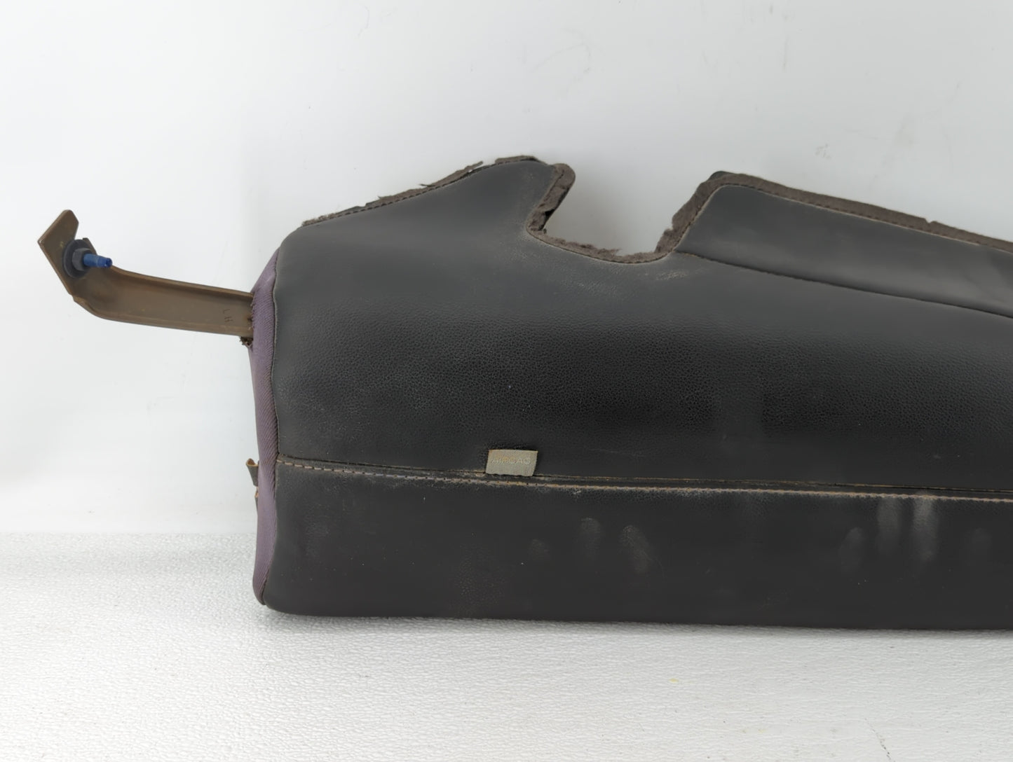 2016-2017 Chevrolet Volt Air Bag Passenger Right Knee OEM P/N:160421005 Fits Fits 2016 2017 OEM Used Auto Parts - Oemusedaut