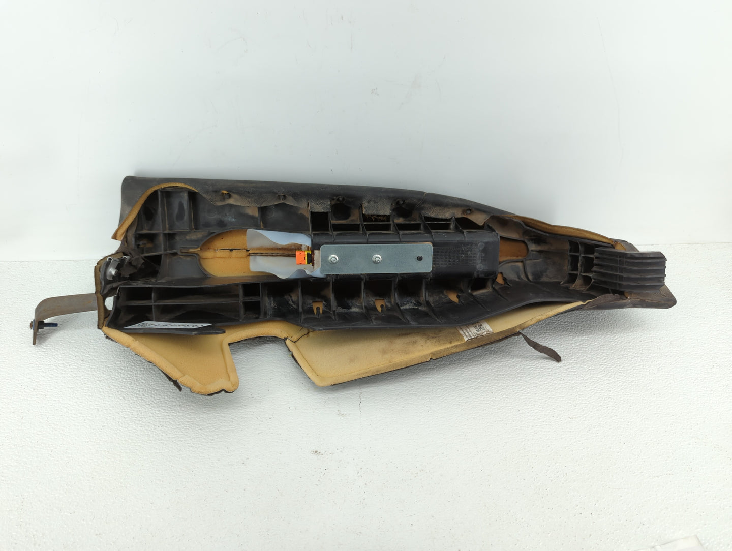2016-2017 Chevrolet Volt Air Bag Passenger Right Knee OEM P/N:160421005 Fits Fits 2016 2017 OEM Used Auto Parts - Oemusedaut