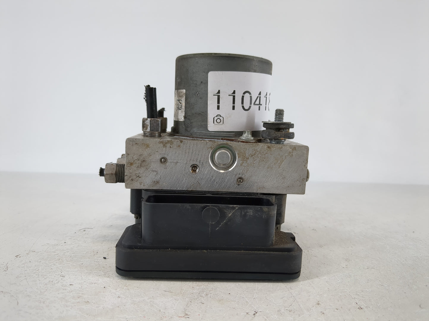 2016 Chrysler 200 ABS Pump Control Module Replacement P/N:68293539AB Fits OEM Used Auto Parts - Oemusedautoparts1.com