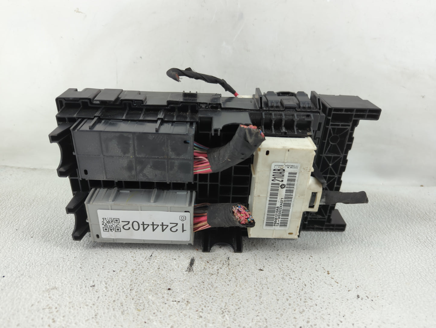 2016-2017 Chrysler 200 Fusebox Fuse Box Panel Relay Module Fits Fits 2016 2017 OEM Used Auto Parts - Oemusedautoparts1.com