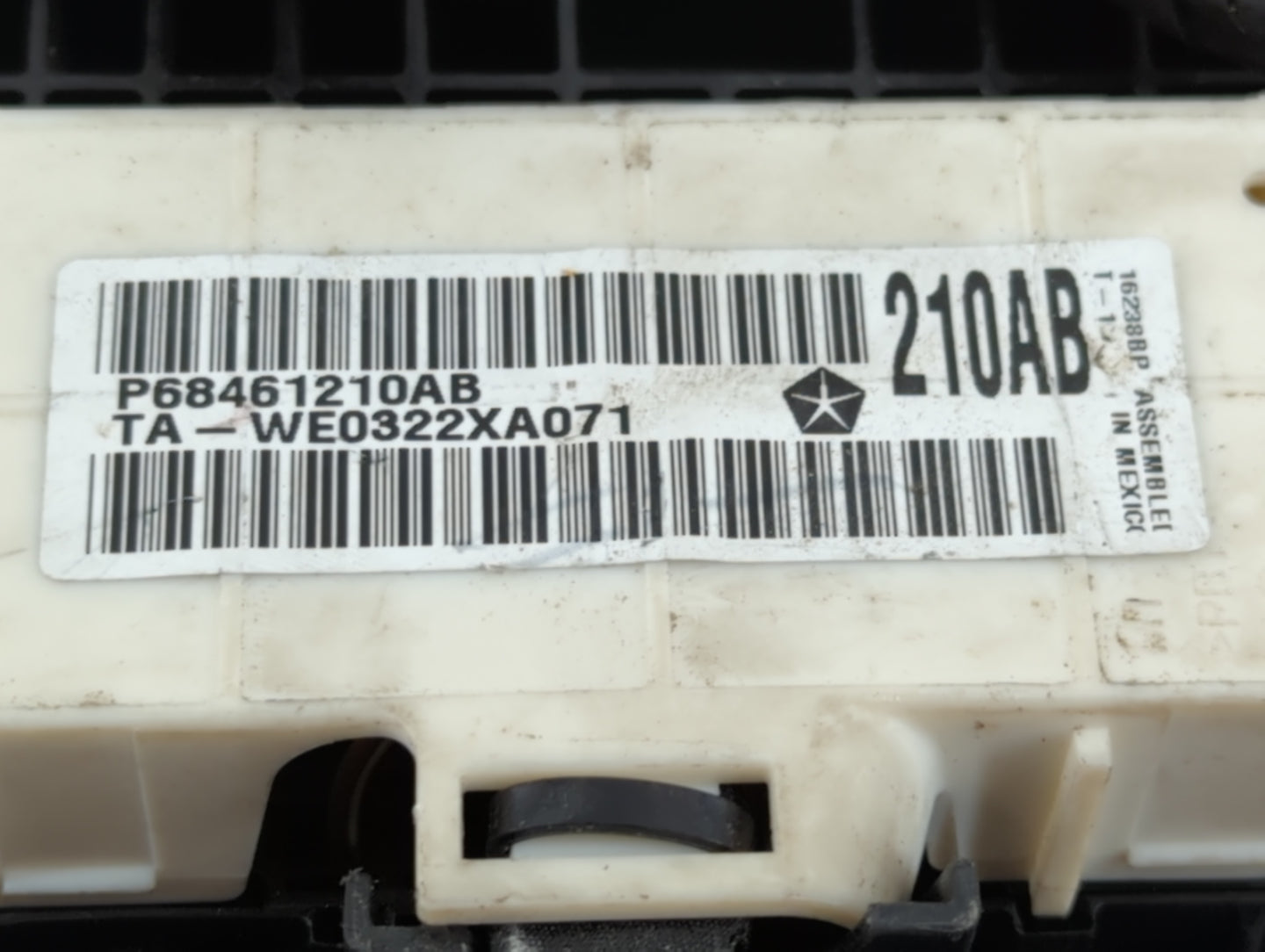 2016-2017 Chrysler 200 Fusebox Fuse Box Panel Relay Module Fits Fits 2016 2017 OEM Used Auto Parts - Oemusedautoparts1.com