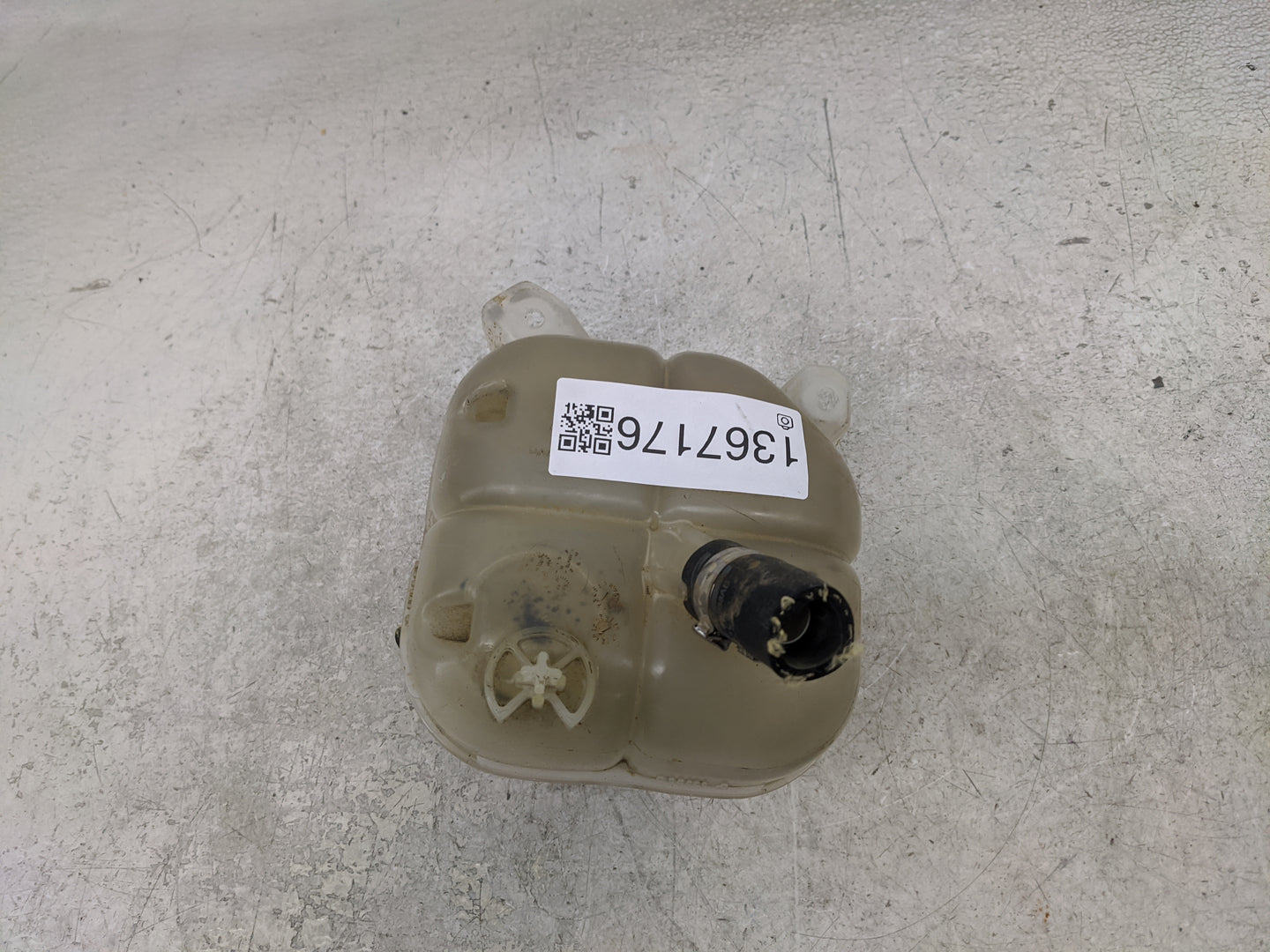 2015-2017 Chrysler 200 Radiator Coolant Overflow Expansion Tank Bottle 1367176 - Oemusedautoparts1.com