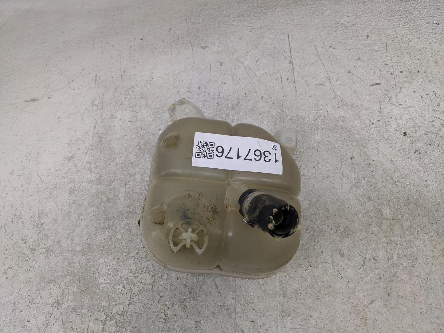 2015-2017 Chrysler 200 Radiator Coolant Overflow Expansion Tank Bottle 1367176 - Oemusedautoparts1.com