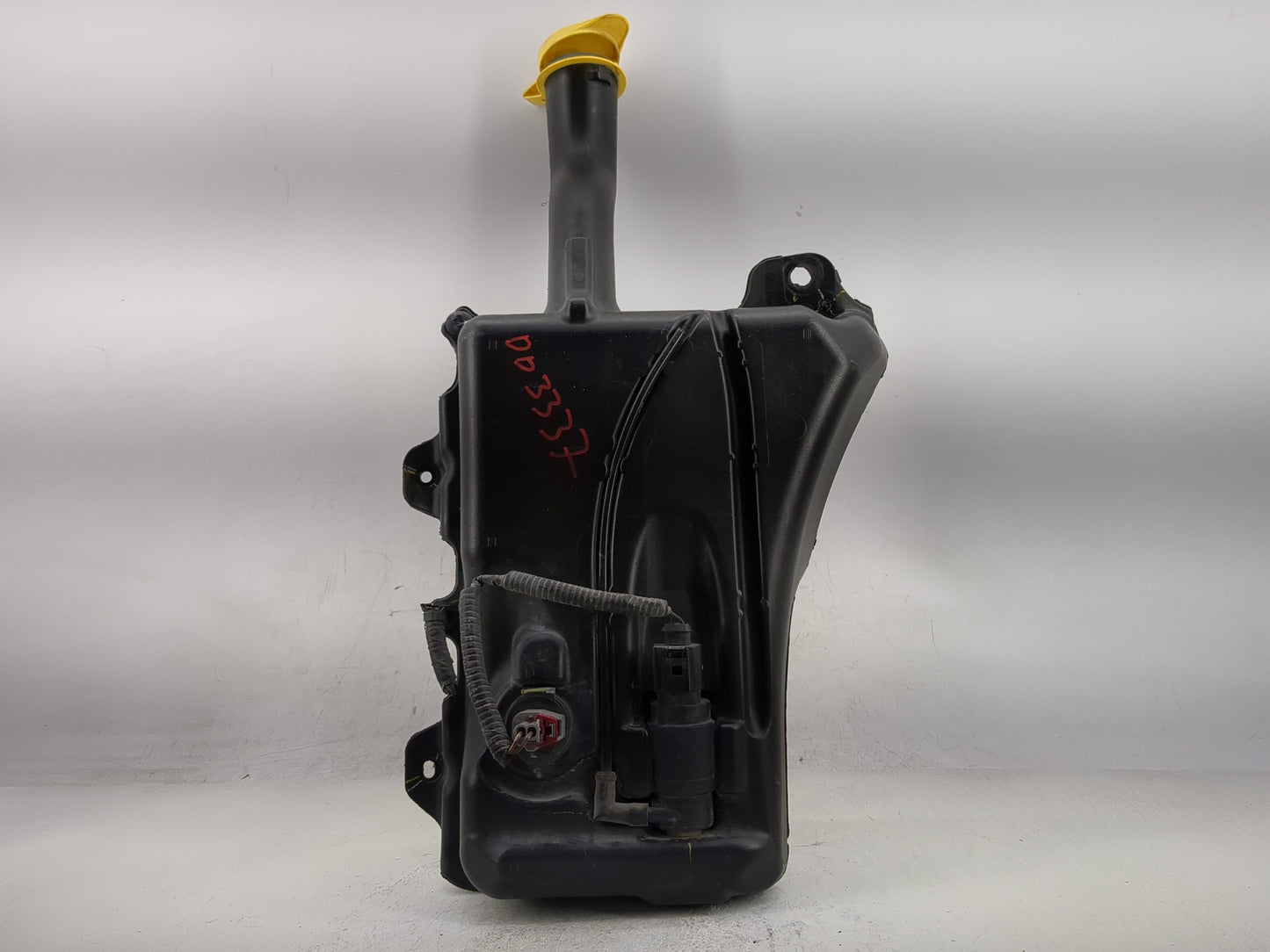 2015-2017 Chrysler 200 Windshield Washer Fluid Reservoir Bottle Oem - Oemusedautoparts1.com