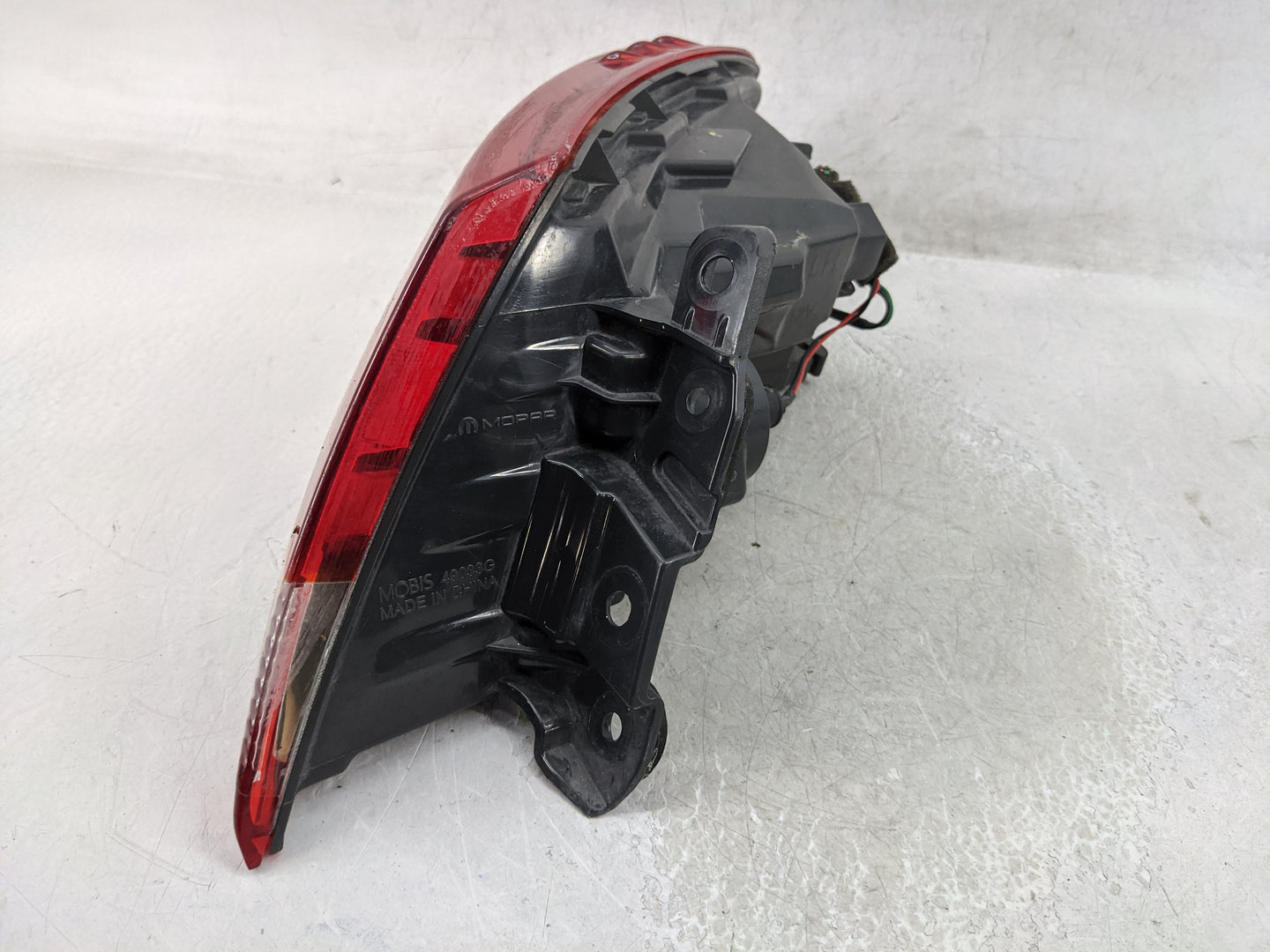 2017 Chrysler 200 Tail Light Assembly Driver Left OEM P/N:BDM92401000 Fits OEM Used Auto Parts - Oemusedautoparts1.com