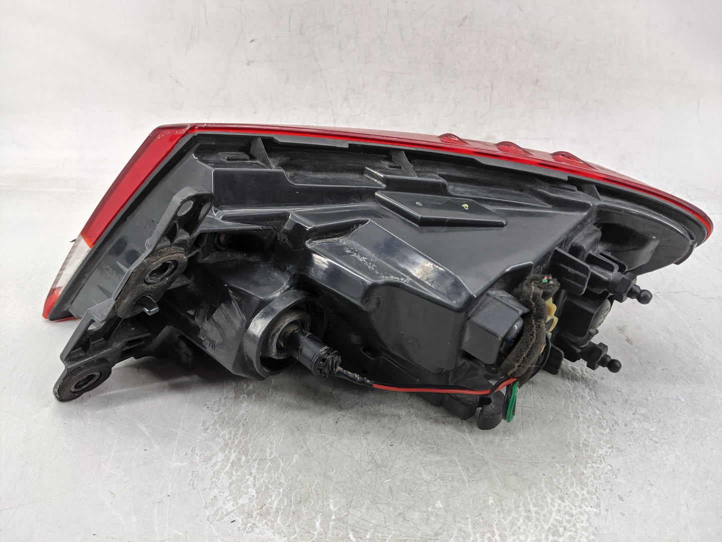 2017 Chrysler 200 Tail Light Assembly Driver Left OEM P/N:BDM92401000 Fits OEM Used Auto Parts - Oemusedautoparts1.com