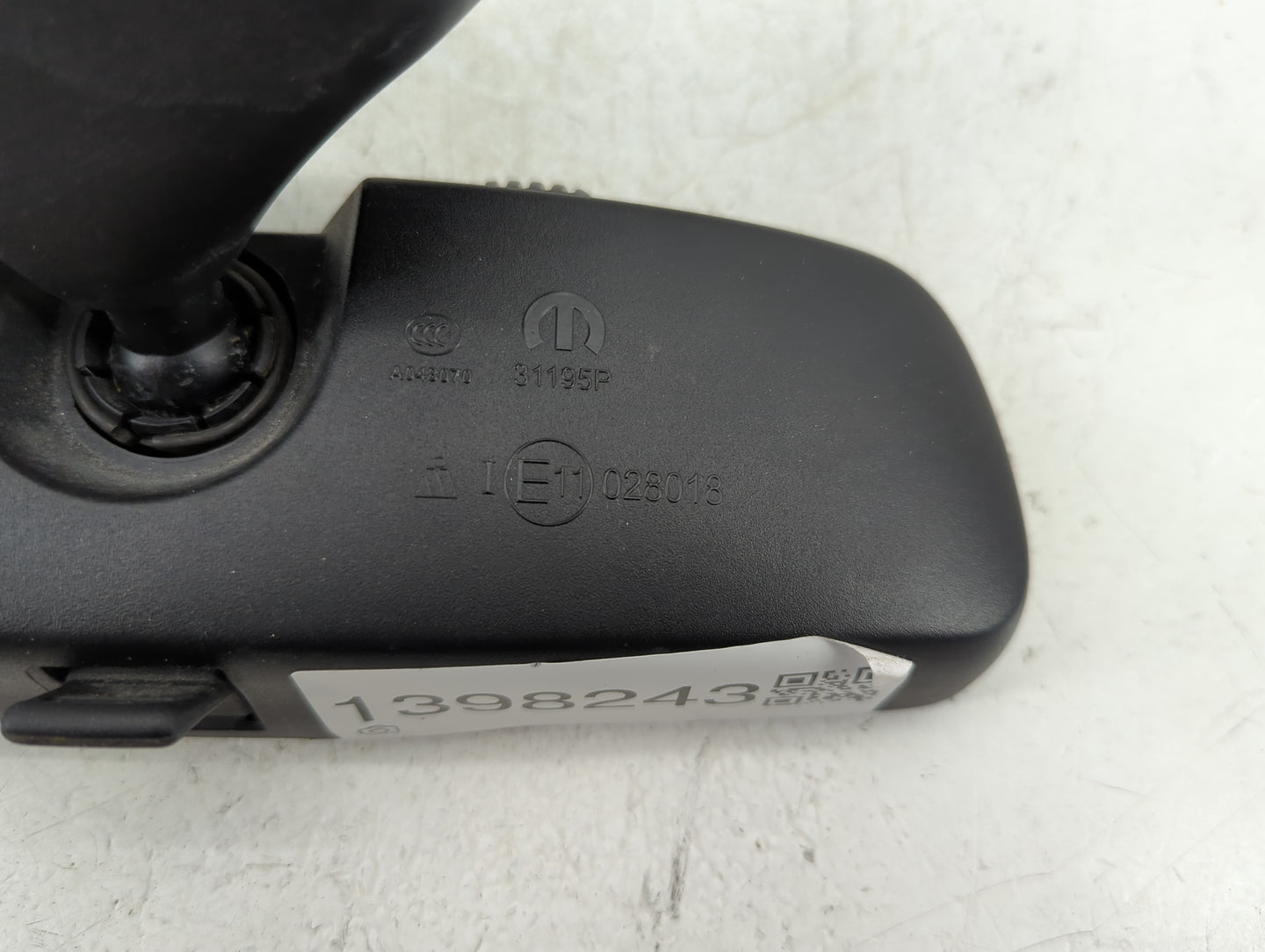 2011-2017 Chrysler 200 Interior Rear View Mirror Replacement OEM P/N:A043070 Fits OEM Used Auto Parts - Oemusedautoparts1.co