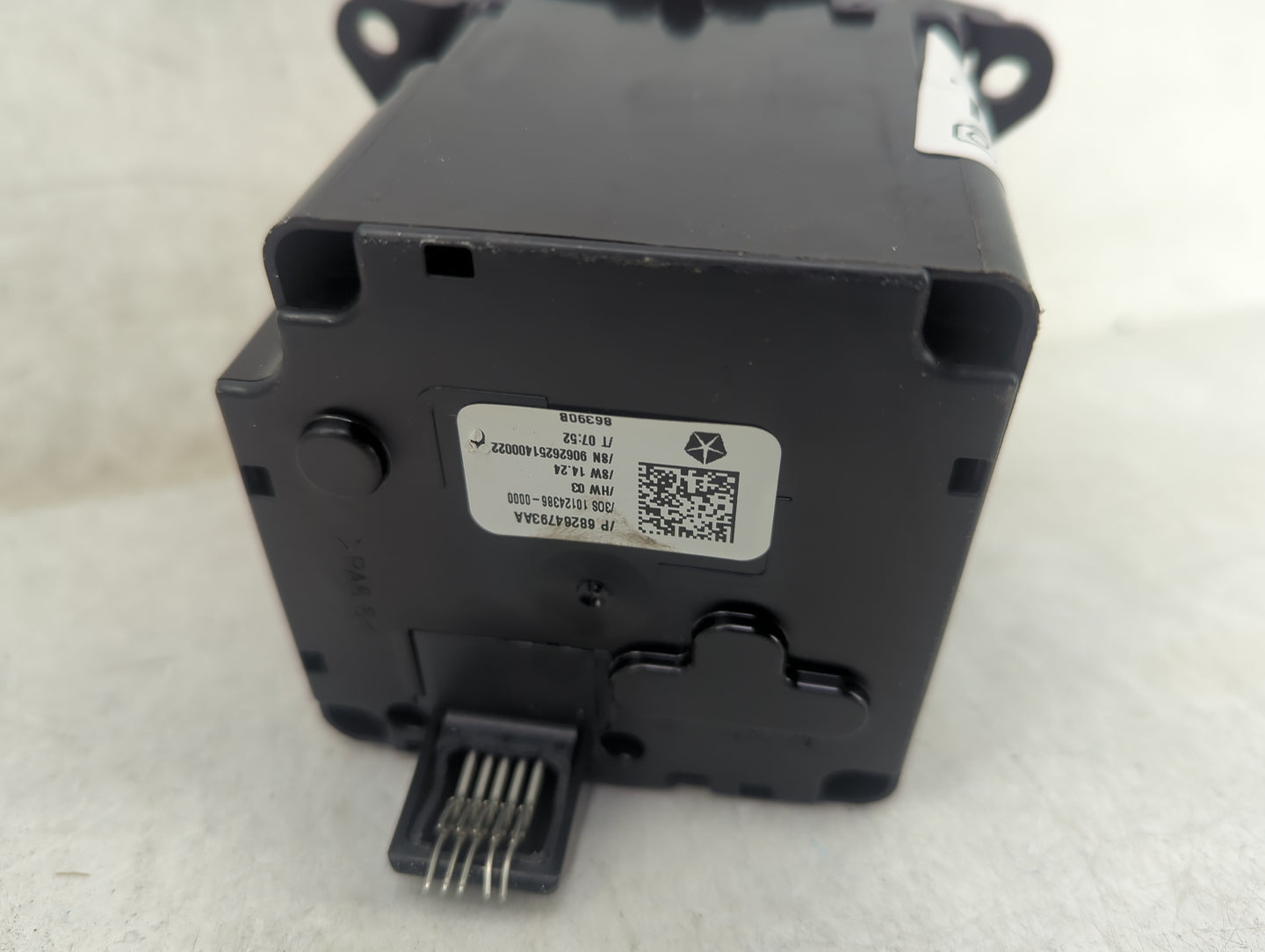 2017 Chrysler 200 Floor Console Assembly Shifter 1444710 - Oemusedautoparts1.com