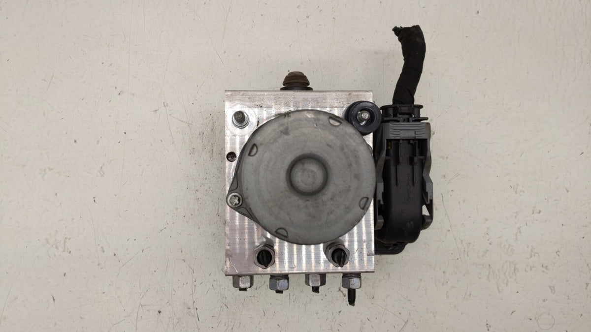 2016 Chrysler 200 Anti-Lock Brake ABS Pump Module Actuator OEM P/N:68267002AC 68293539AB Fits OEM Used Auto Parts - Oemuseda