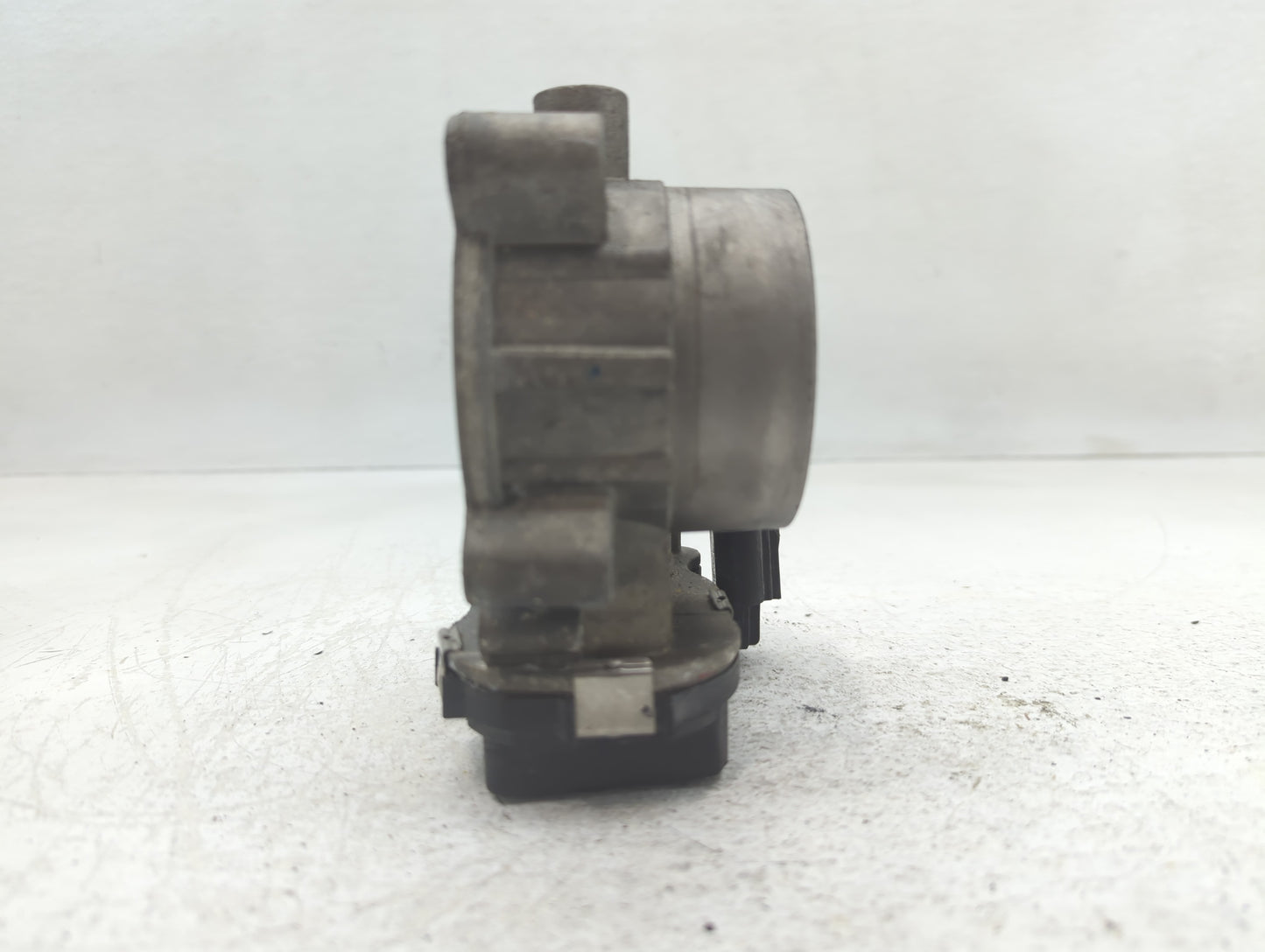 2015-2017 Chrysler 200 Throttle Body P/N:04891970AB Fits Fits 2014 2015 2016 2017 2018 2019 2020 2021 2022 OEM Used Auto Par