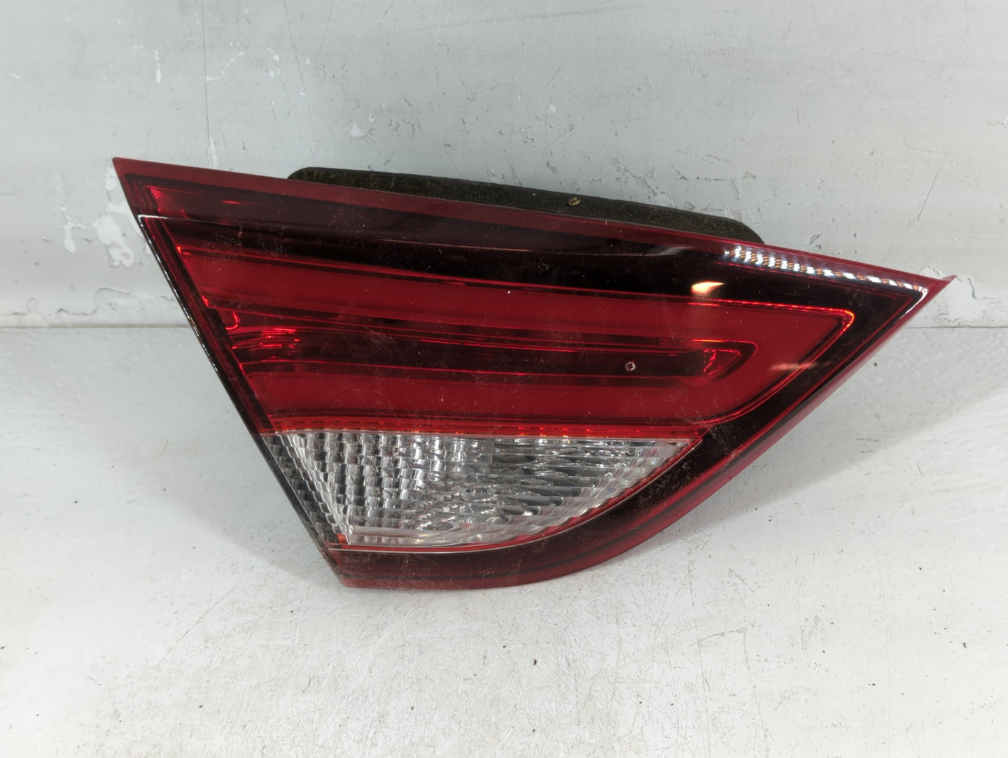 2017 Chrysler 200 Tail Light Assembly Passenger Right OEM P/N:BDM92403000 Fits OEM Used Auto Parts - Oemusedautoparts1.com