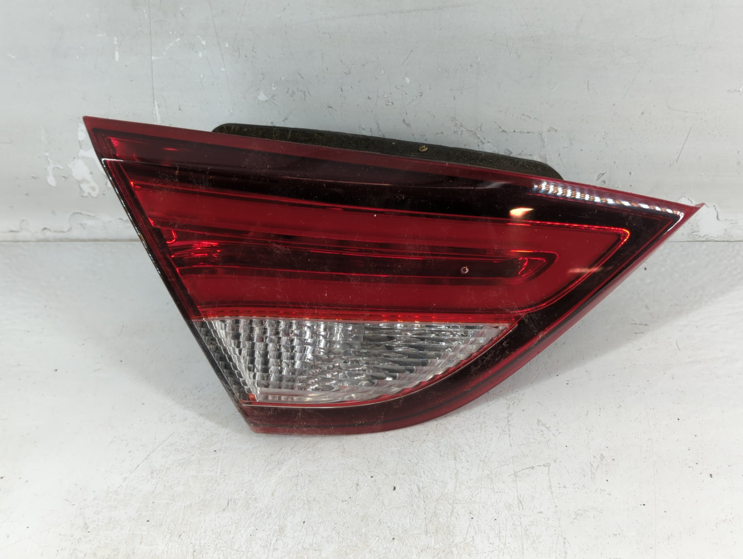 2017 Chrysler 200 Tail Light Assembly Passenger Right OEM P/N:BDM92403000 Fits OEM Used Auto Parts - Oemusedautoparts1.com