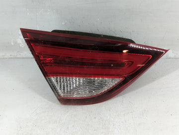 2017 Chrysler 200 Tail Light Assembly Passenger Right OEM P/N:BDM92403000 Fits OEM Used Auto Parts - Oemusedautoparts1.com