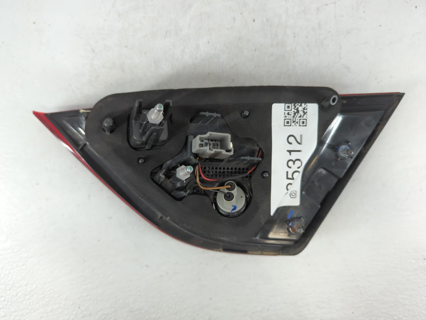 2017 Chrysler 200 Tail Light Assembly Passenger Right OEM P/N:BDM92403000 Fits OEM Used Auto Parts - Oemusedautoparts1.com