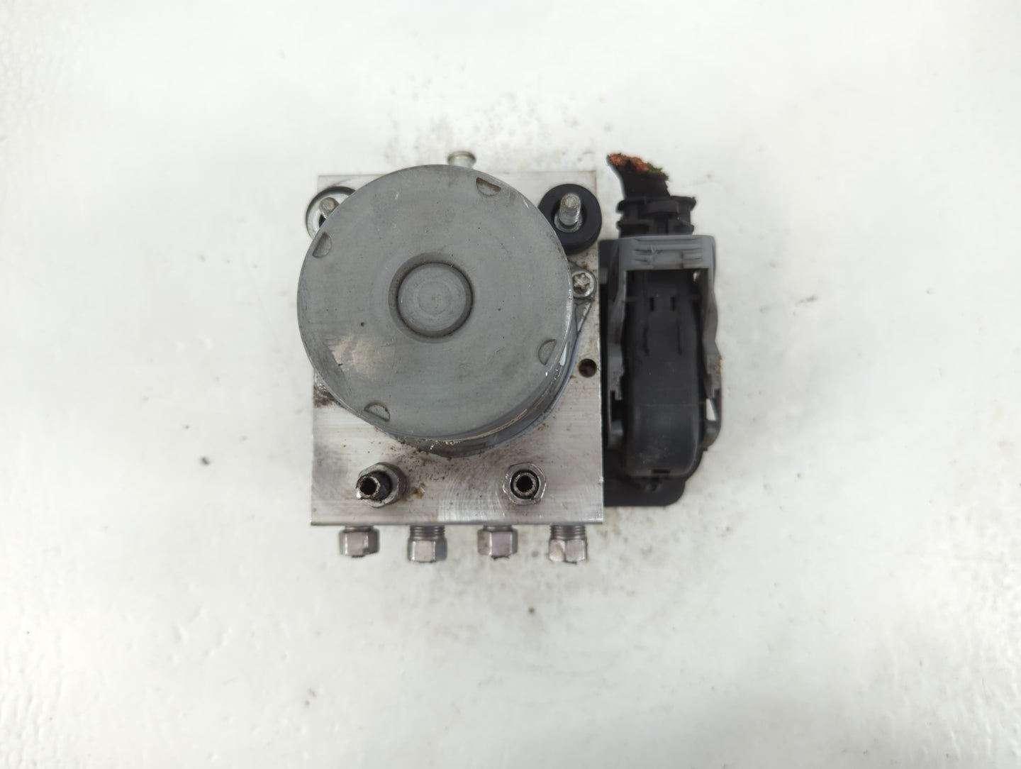 2017 Chrysler 200 ABS Pump Control Module Replacement P/N:P68253539AB Fits OEM Used Auto Parts - Oemusedautoparts1.com