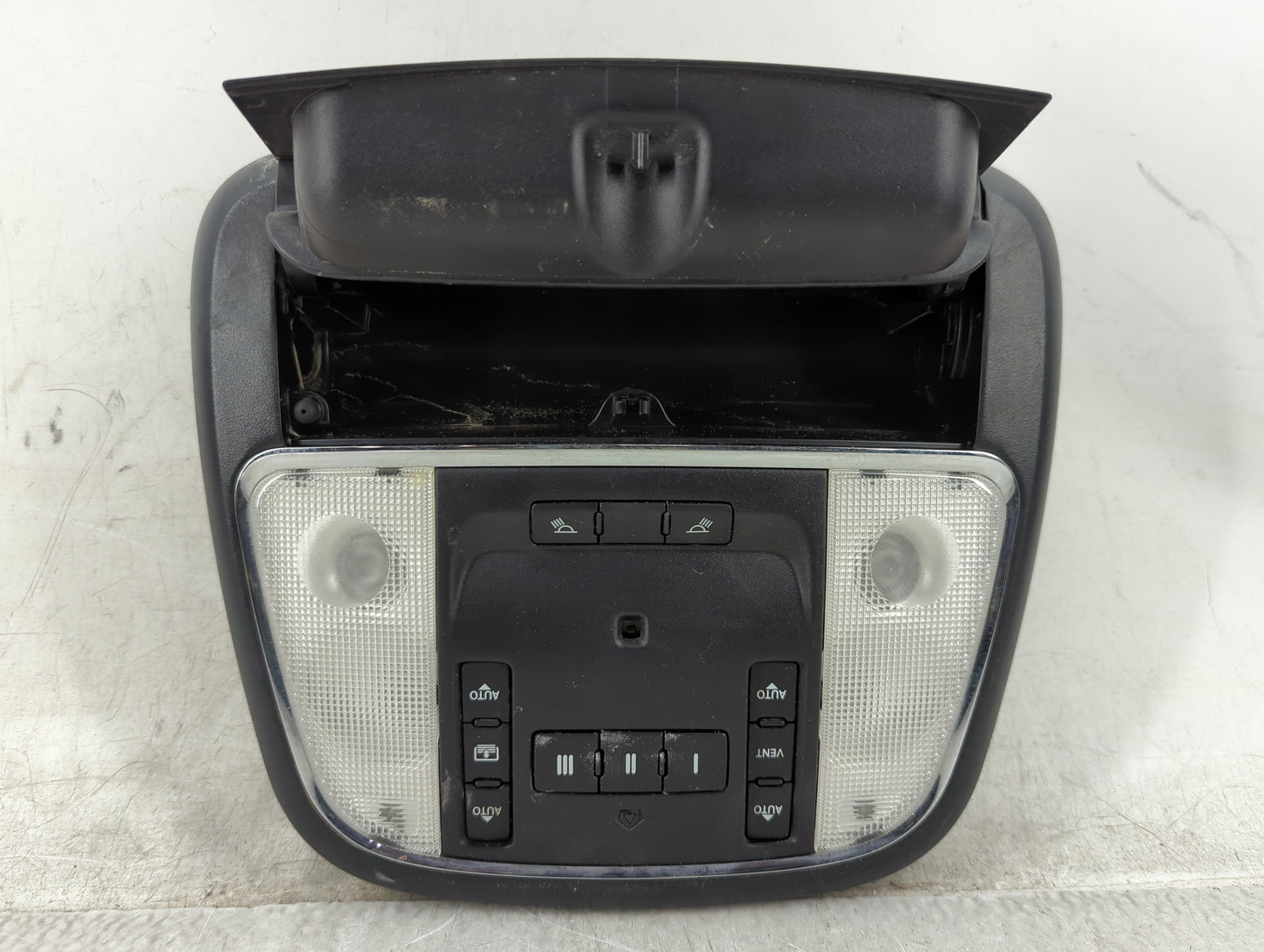 2017 Chrysler 300 Overhead Roof Console - Oemusedautoparts1.com