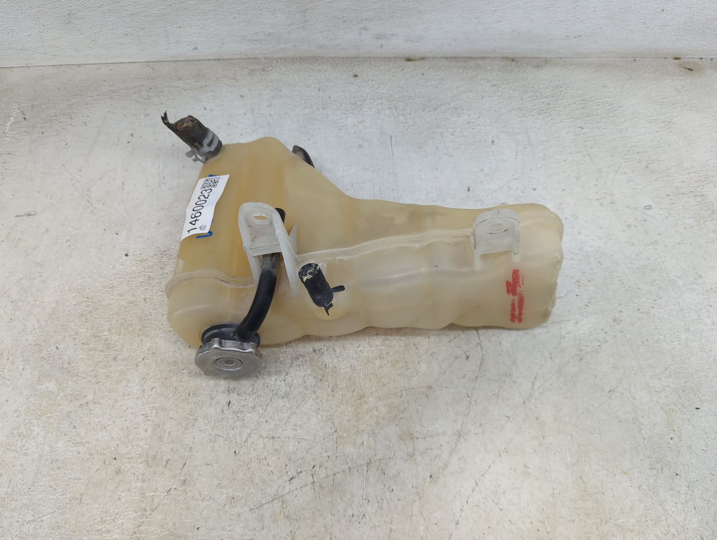 2017 Chrysler 300 Radiator Coolant Overflow Expansion Tank Bottle - Oemusedautoparts1.com