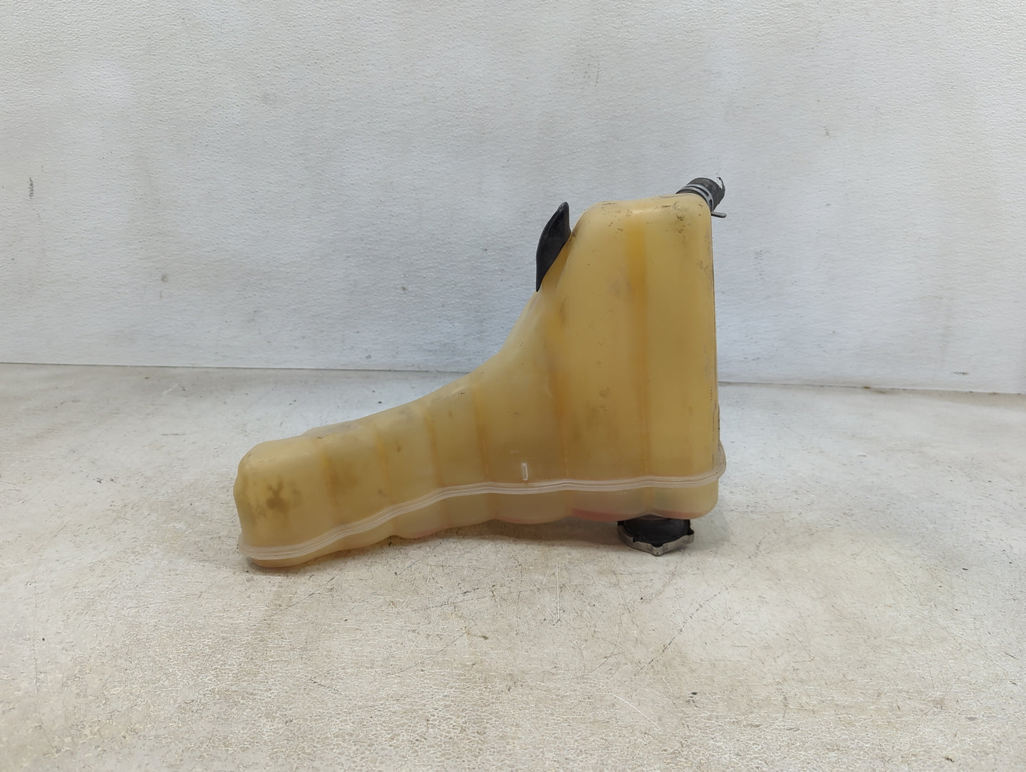 2017 Chrysler 300 Radiator Coolant Overflow Expansion Tank Bottle - Oemusedautoparts1.com