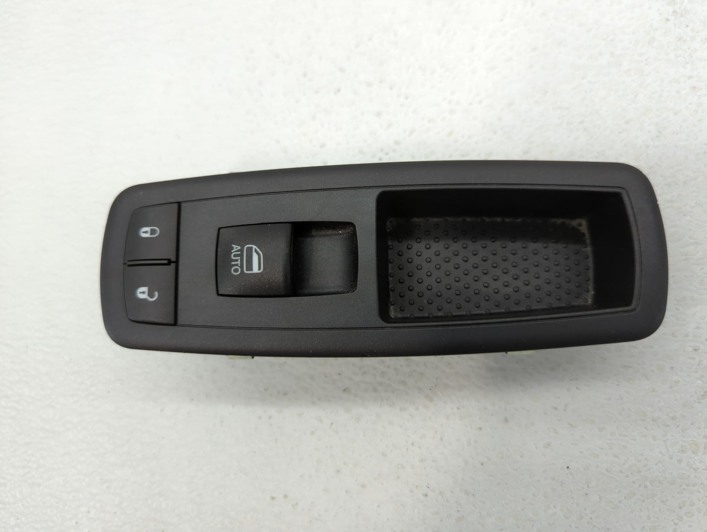 2017 Chrysler 300 Passenger Right Power Window Switch 10123676 - Oemusedautoparts1.com