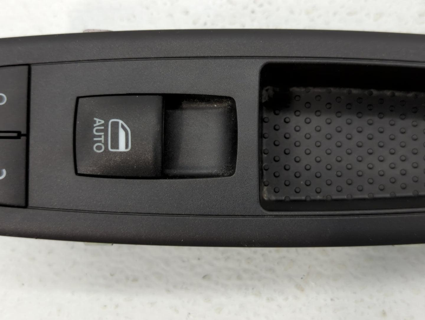 2017 Chrysler 300 Passenger Right Power Window Switch 10123676 - Oemusedautoparts1.com