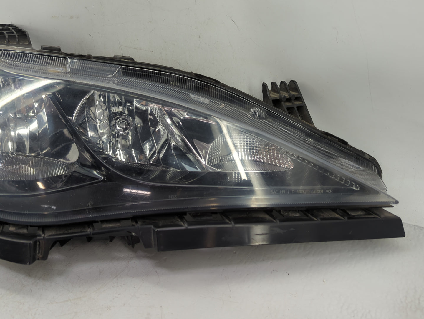 2017 Chrysler Pacifica Passenger Right Oem Head Light Headlight Lamp - Oemusedautoparts1.com