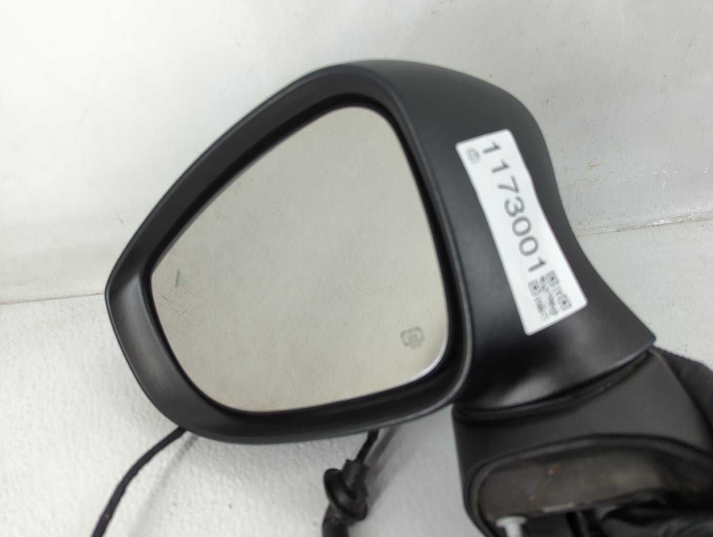 2017-2019 Chrysler Pacifica Driver Side View Mirror - Left Door Mirror OEM Used - Oemusedautoparts1.com