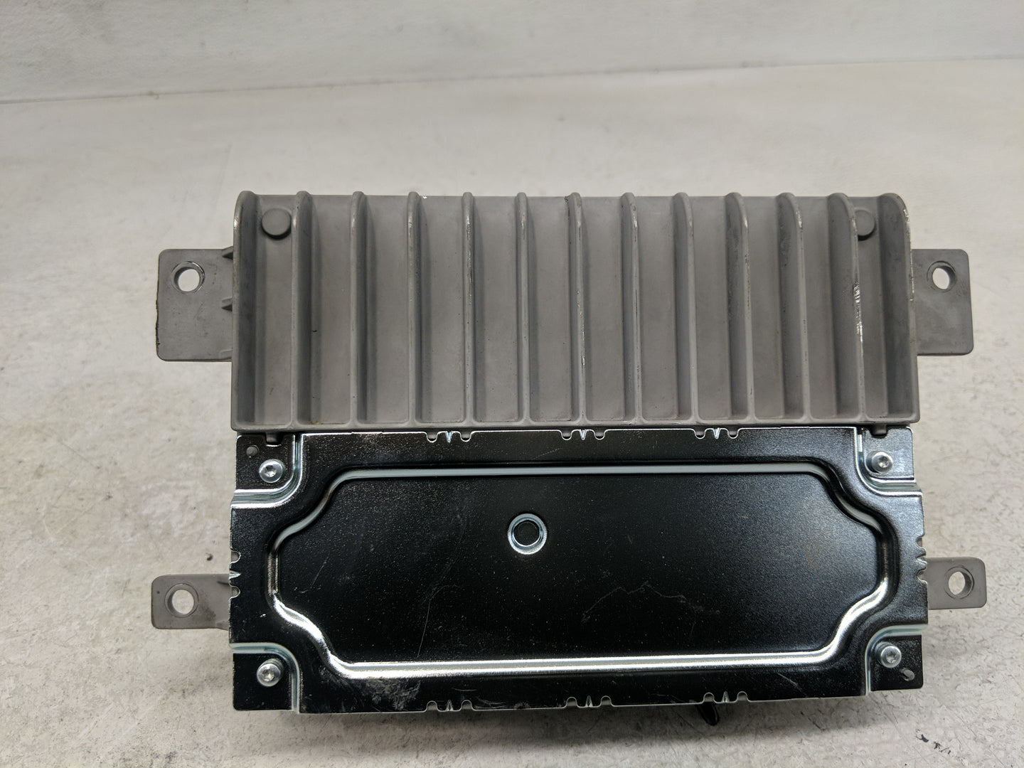 2017-2018 Chrysler Pacifica Radio AM FM Cd Player Receiver Replacement P/N:2098978-1 Fits Fits 2017 2018 OEM Used Auto Parts
