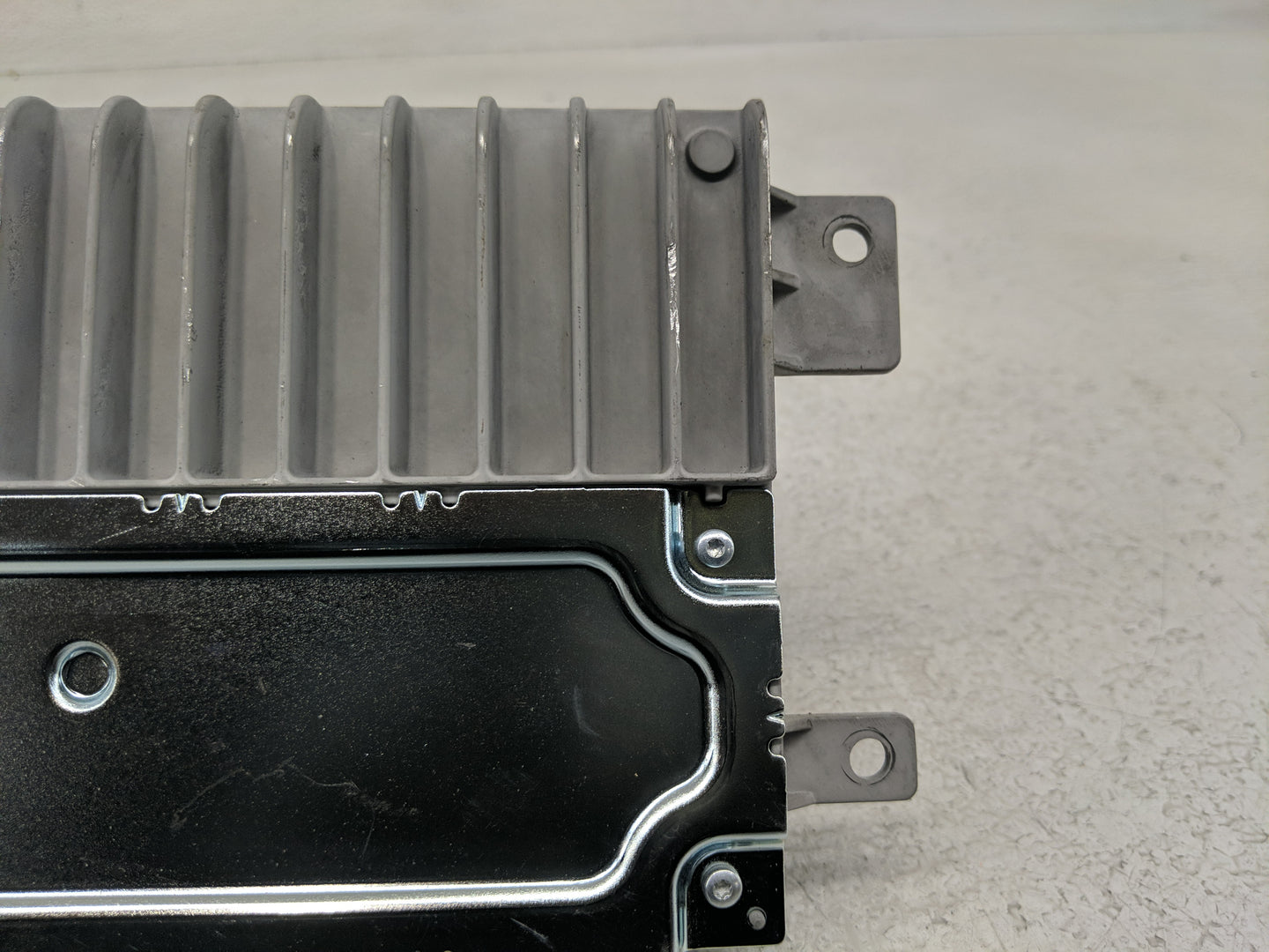 2017-2018 Chrysler Pacifica Radio AM FM Cd Player Receiver Replacement P/N:2098978-1 Fits Fits 2017 2018 OEM Used Auto Parts