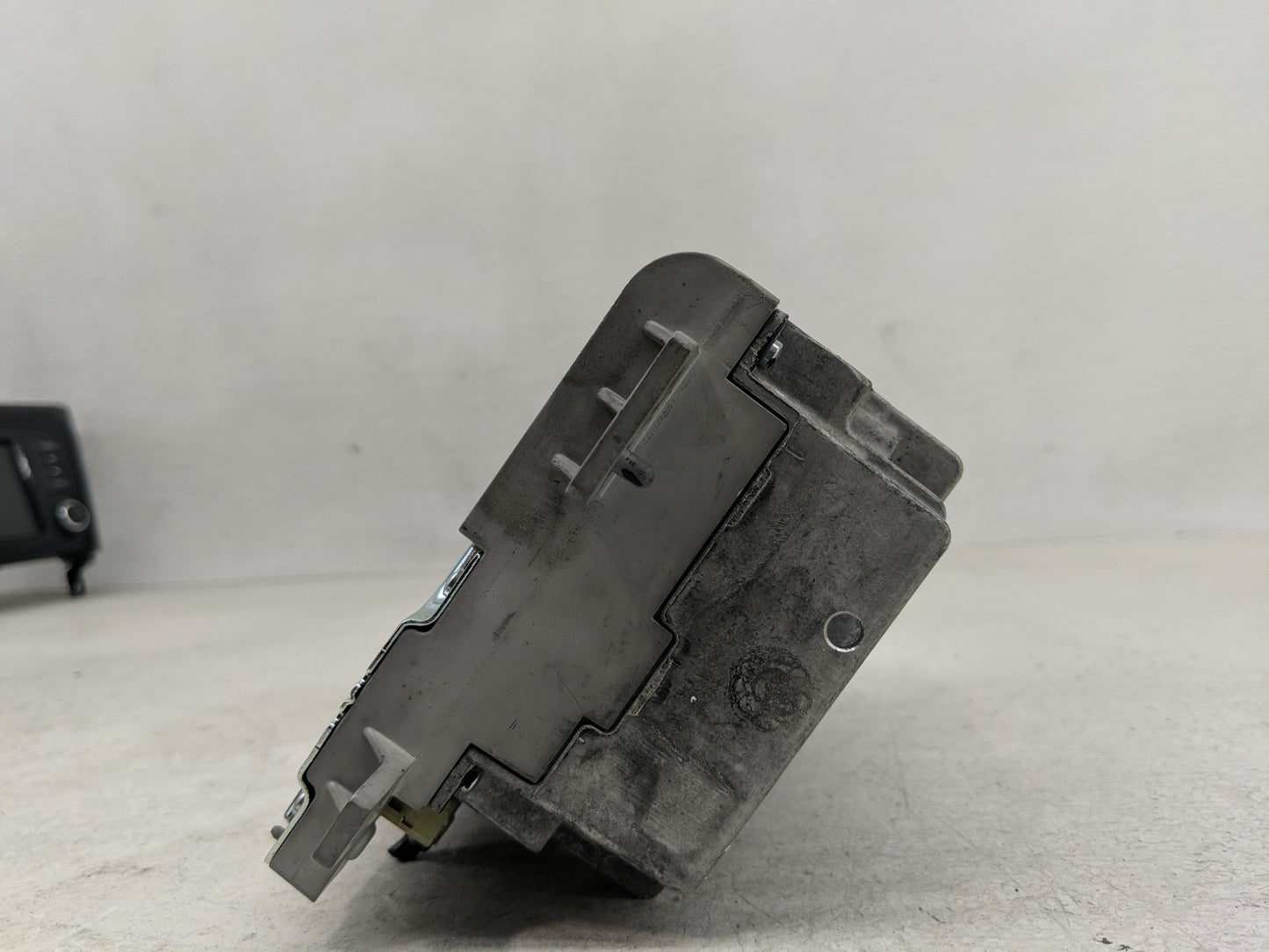 2017-2018 Chrysler Pacifica Radio AM FM Cd Player Receiver Replacement P/N:2098978-1 Fits Fits 2017 2018 OEM Used Auto Parts