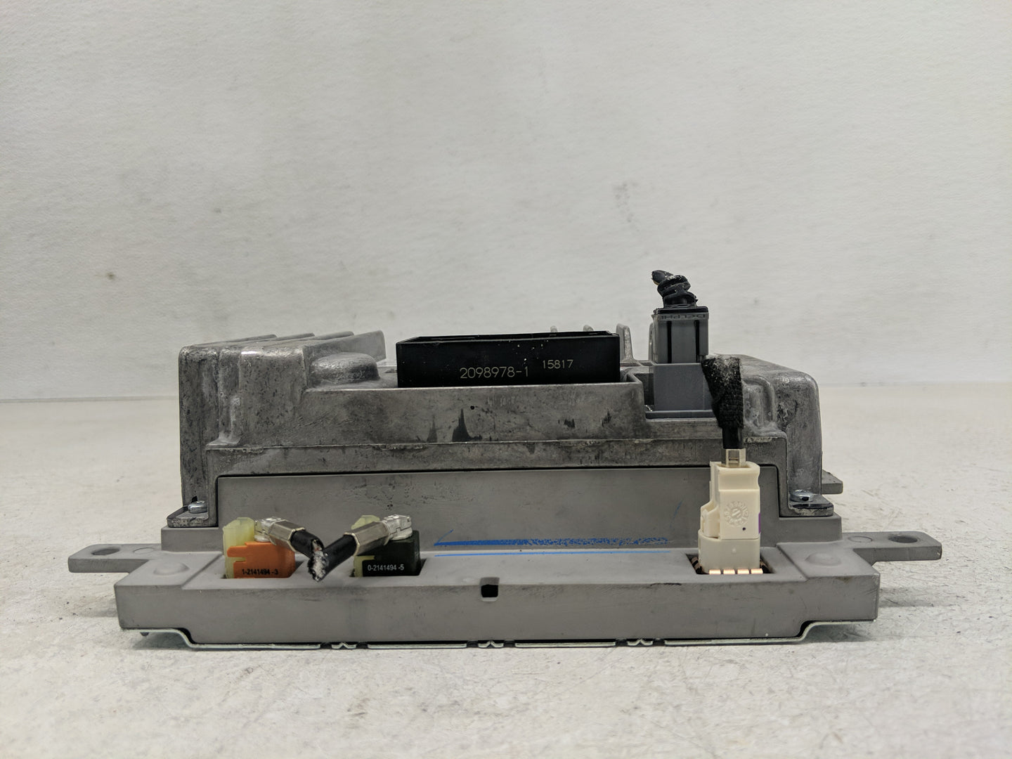 2017-2018 Chrysler Pacifica Radio AM FM Cd Player Receiver Replacement P/N:2098978-1 Fits Fits 2017 2018 OEM Used Auto Parts