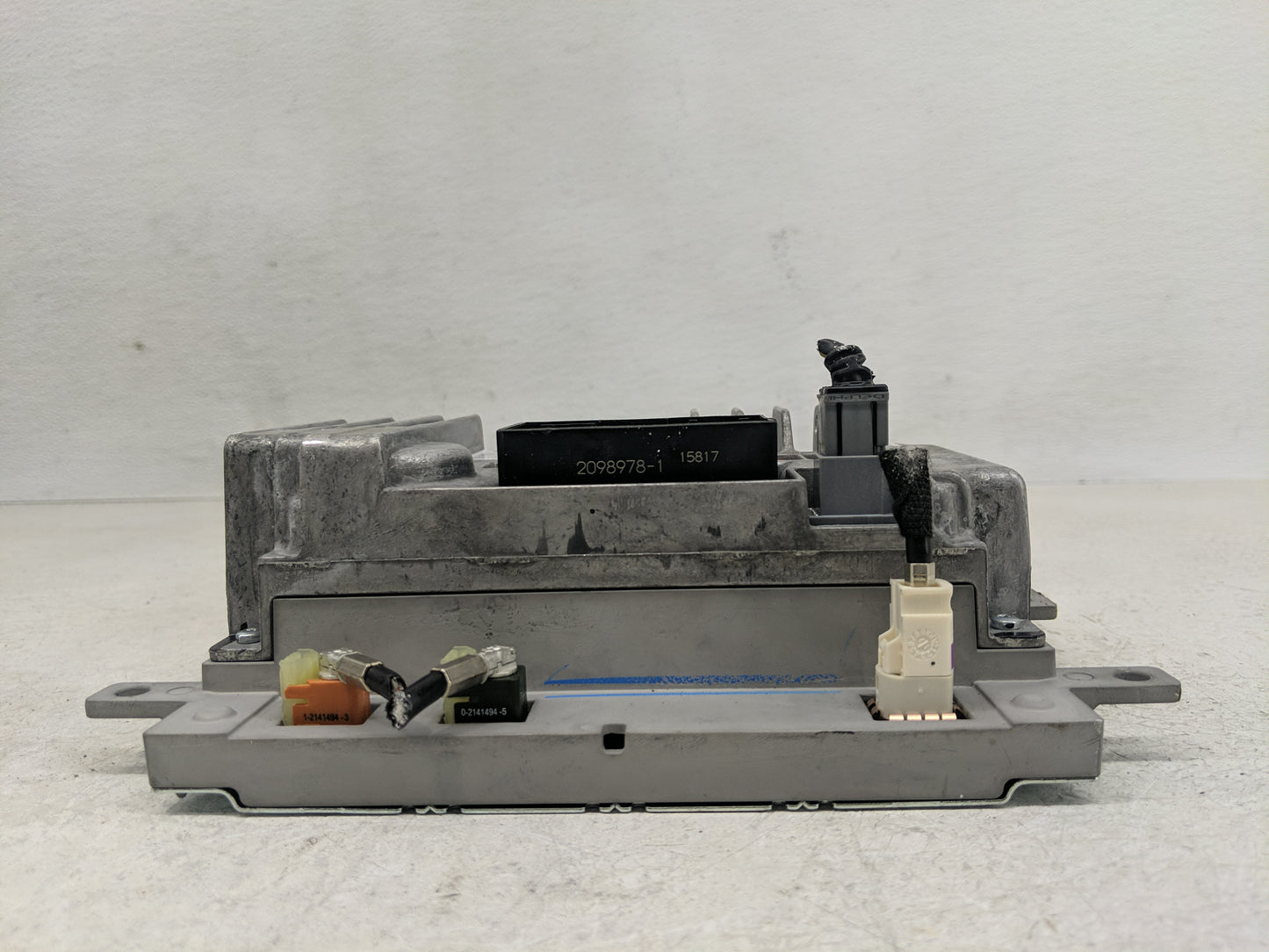 2017-2018 Chrysler Pacifica Radio AM FM Cd Player Receiver Replacement P/N:2098978-1 Fits Fits 2017 2018 OEM Used Auto Parts