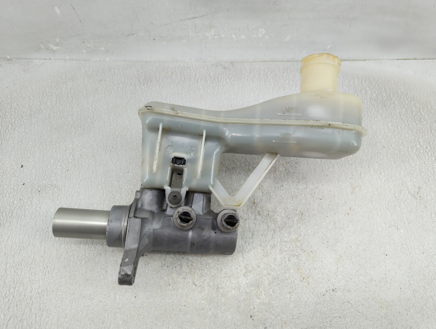 2017-2022 Chrysler Pacifica Brake Master Cylinder - Oemusedautoparts1.com