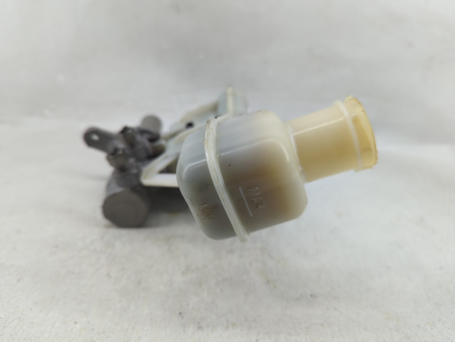 2017-2022 Chrysler Pacifica Brake Master Cylinder - Oemusedautoparts1.com